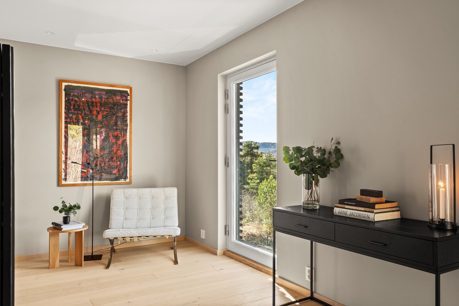 Allrom i 1. etasje, perfekt for hjemmekontor Galleribilde