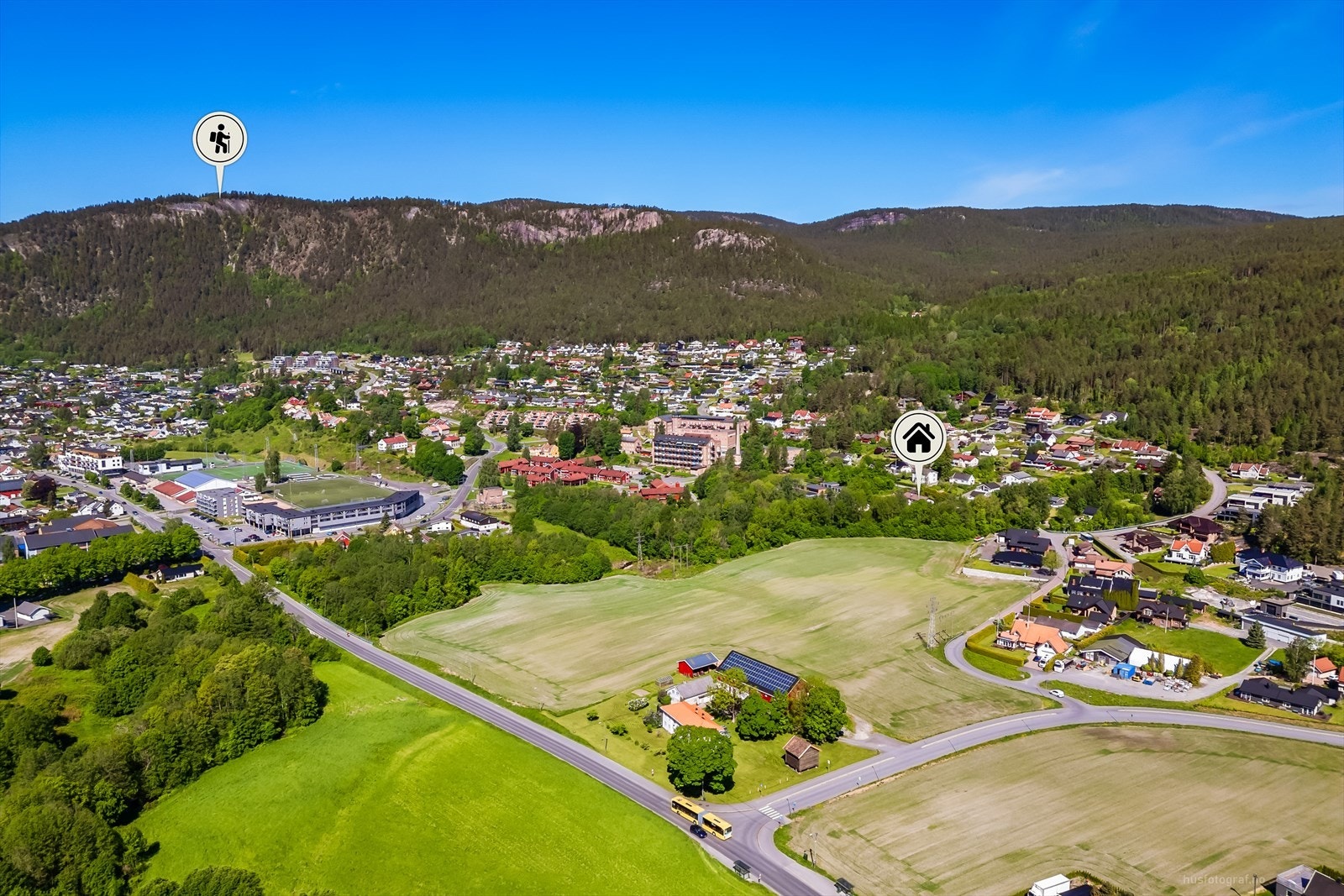 Området har umiddelbar nærhet til skog og mark, med gode rekreasjonsmuligheter året rundt. Galleribilde