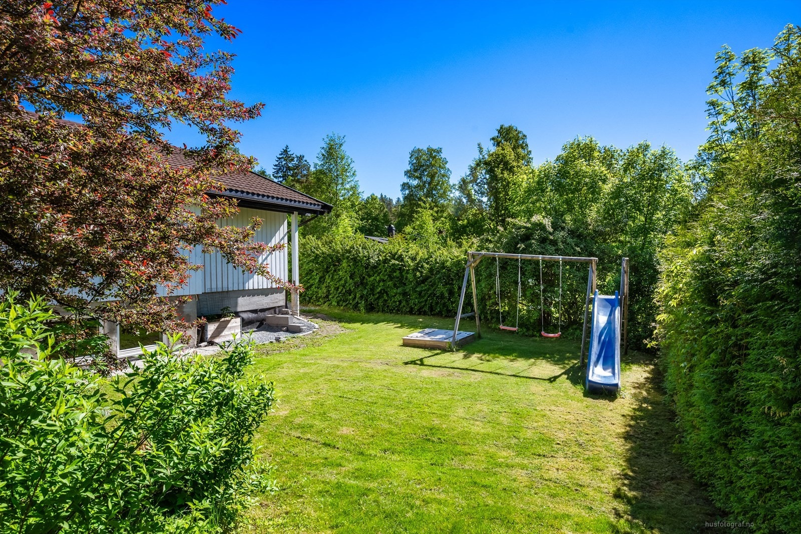 Et trygt og barnevennlig nabolag hvor barn kan leke fritt på veien og egen lekeplass. Galleribilde