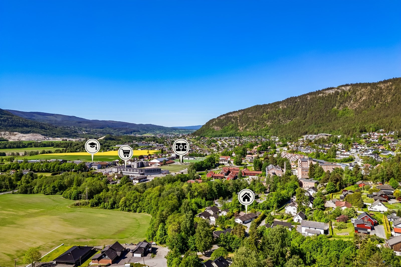 Fra boligen er det kort vei til både Solberg barneskole, Kiwi Solbergelva og Solberg idrettspark. Galleribilde