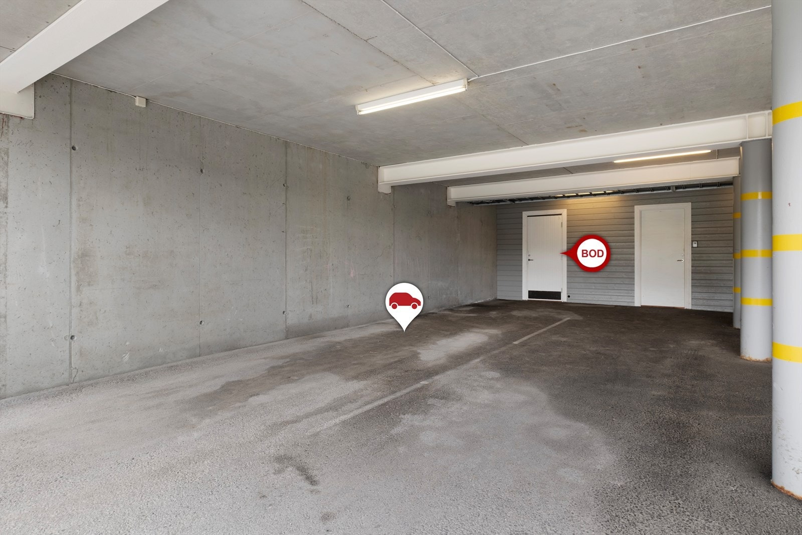 Medfølgande fast parkeringsplass for to bilar i felles carportanlegg i underetasjen. Galleribilde