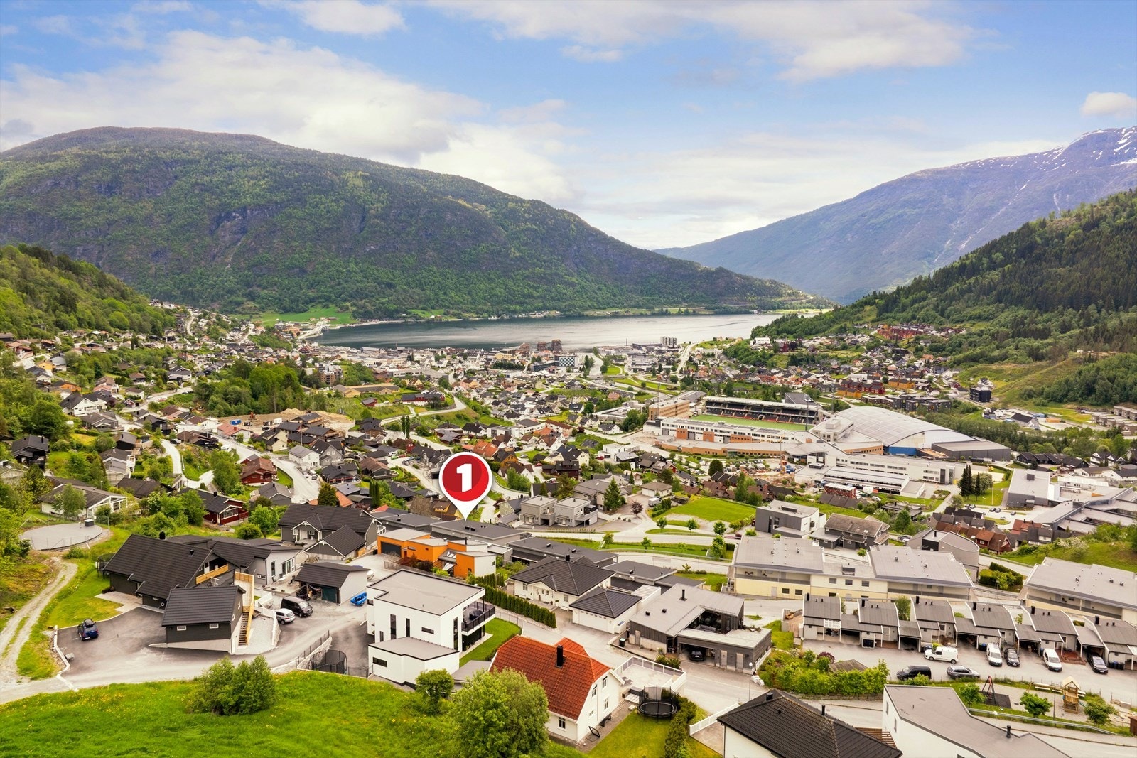 Frå leilegheita har ein gåavstand til det meste Sogndal har å by på - velkommen til visning! Galleribilde