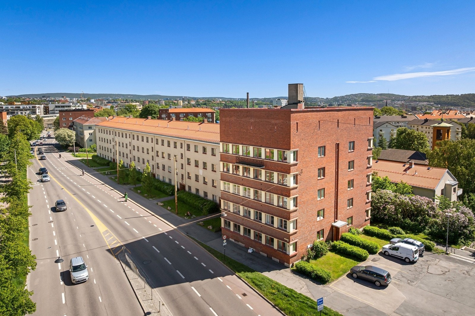 Eiendommen ligger sentralt til på Ila, i et rolig og veletablert borettslag. Galleribilde