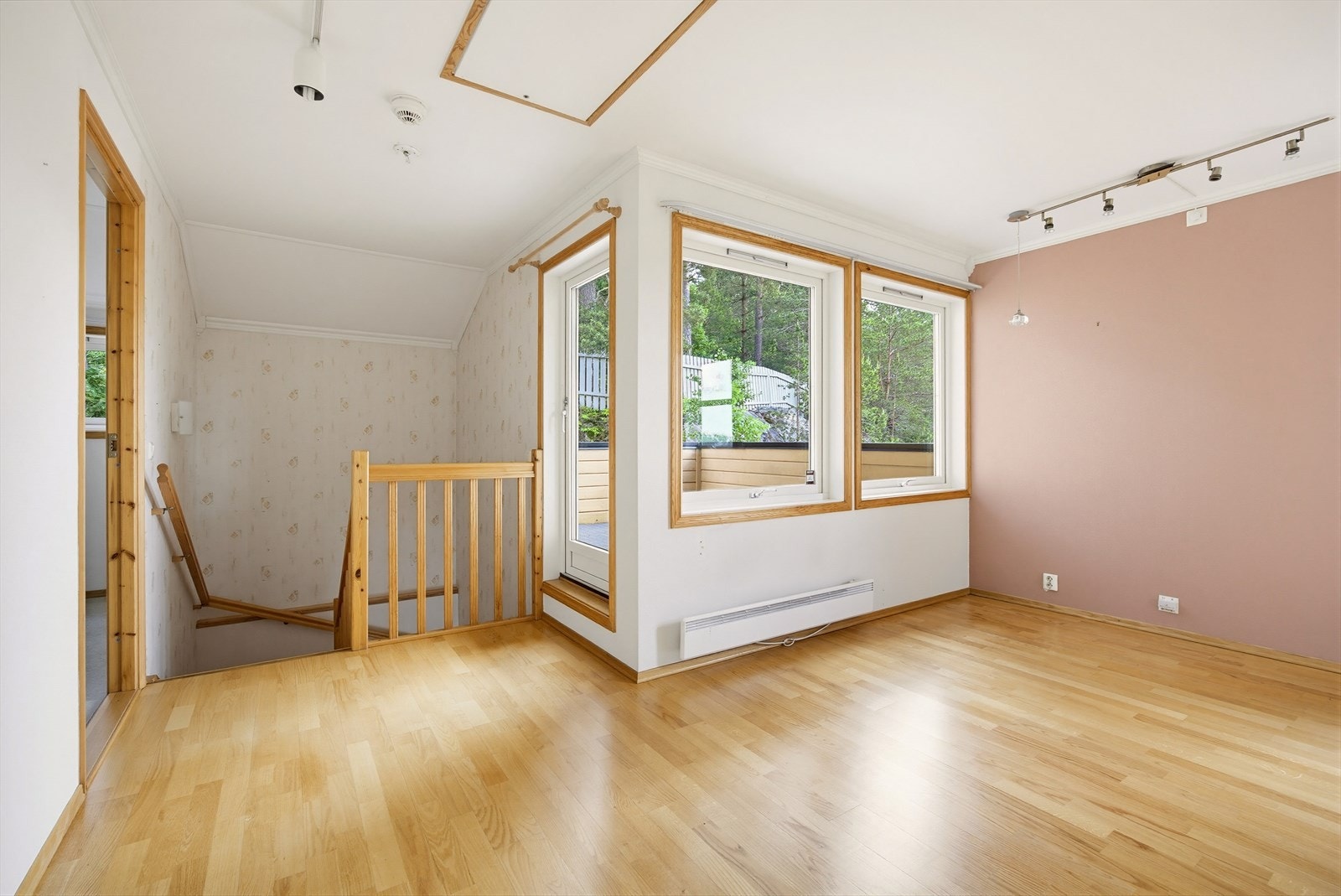 Loftstuen gir boligen et ekstra oppholdsrom med mange bruksmuligheter. Galleribilde