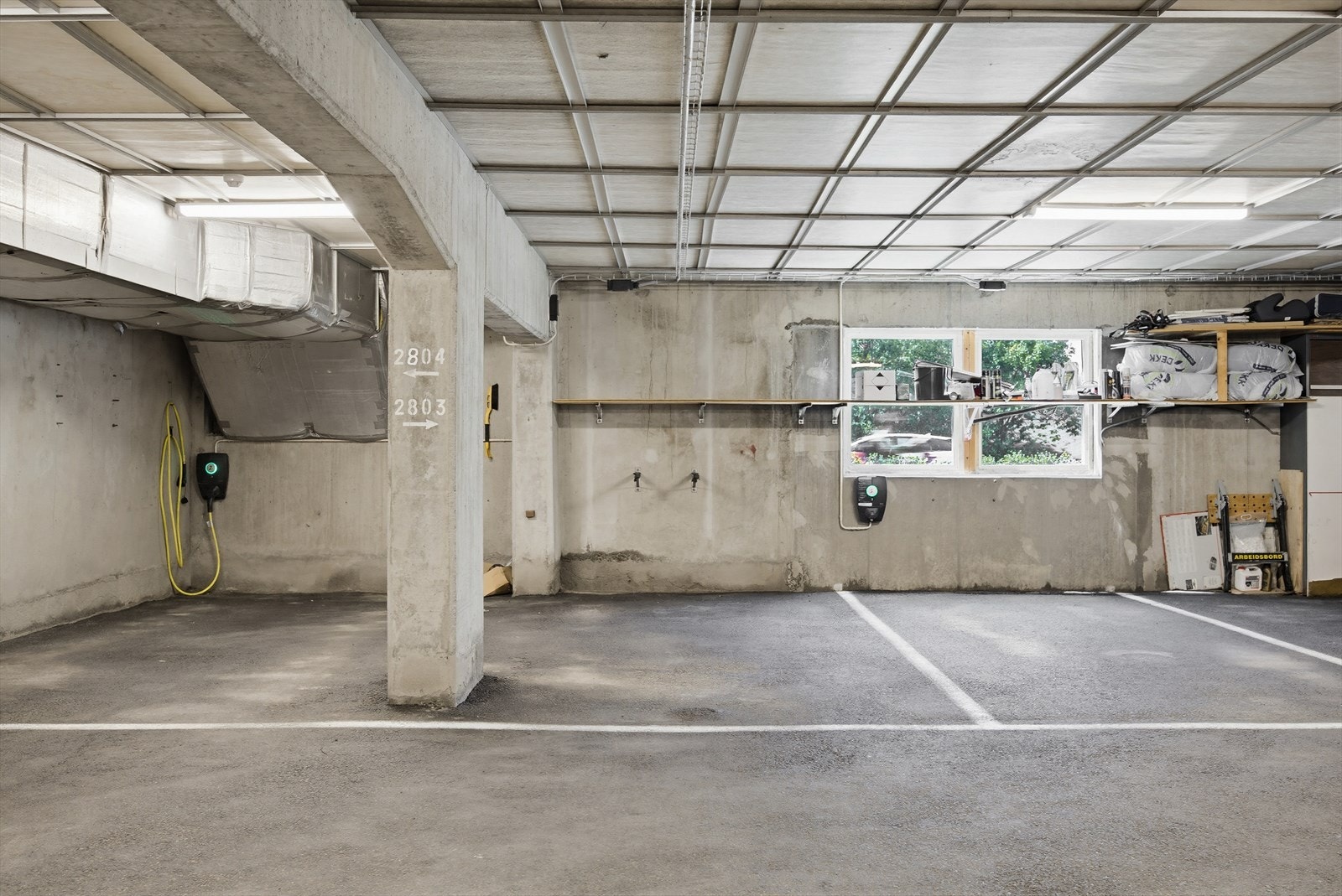 Garasjeplass 2803 følger leiligheten. Her er det mulighet for elbil lader. Galleribilde