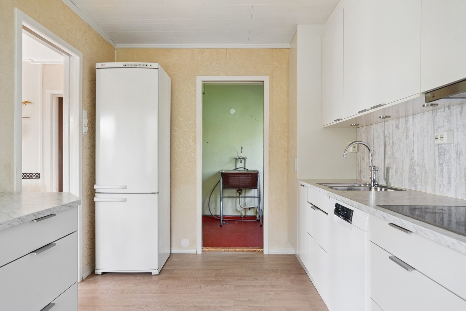 Kjøkkenventilator med avtrekk ut, installert i 2013. Galleribilde