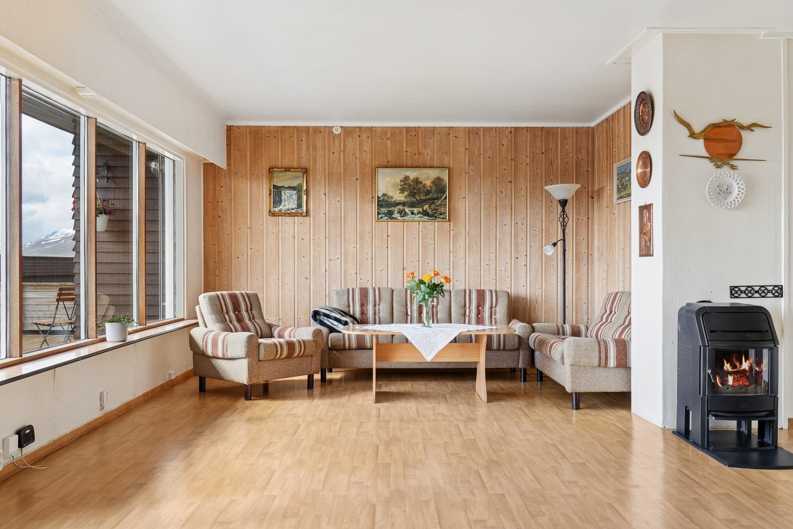 Ildsted i stuen for ekstra varme og hygge. Galleribilde