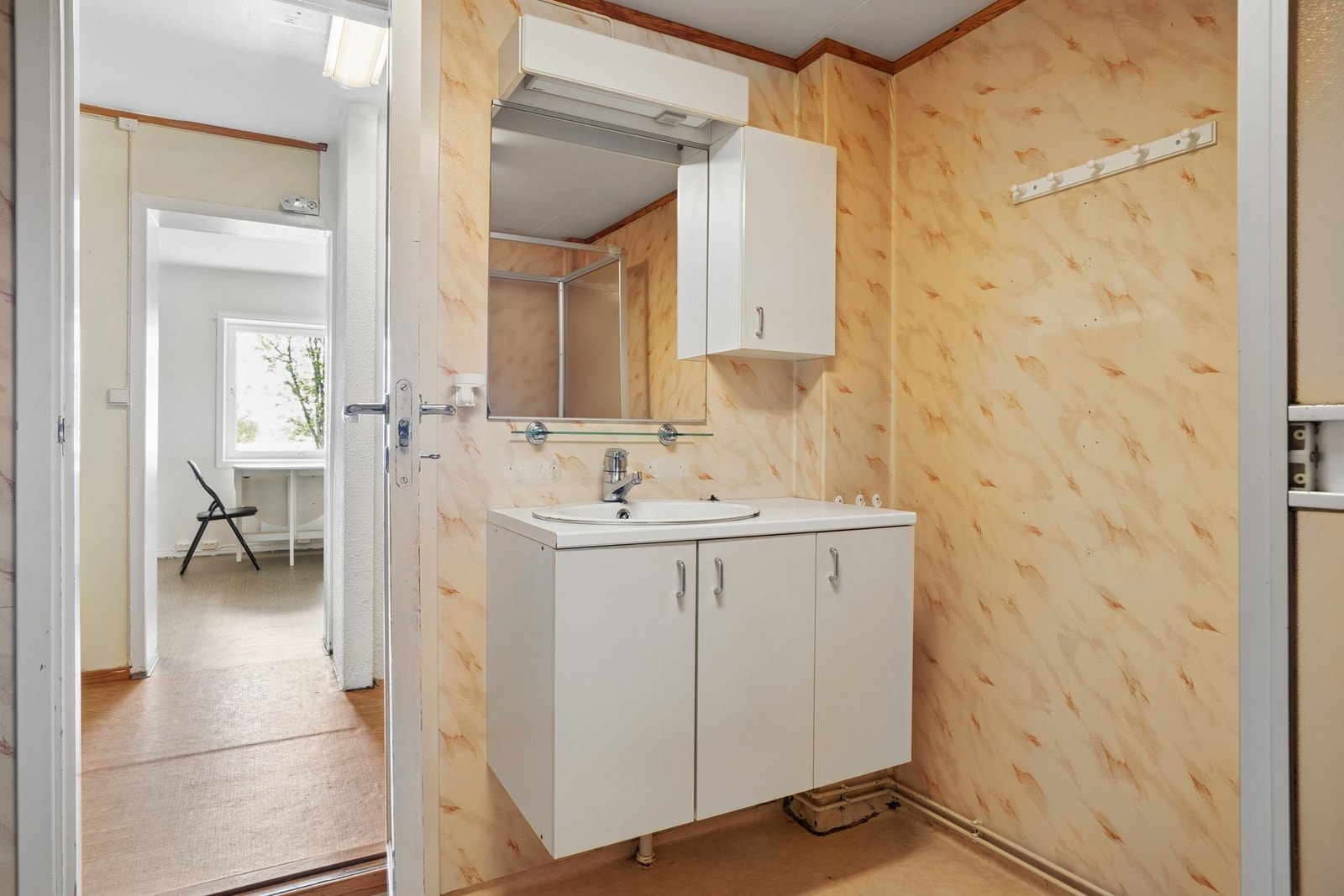 Badet i hybeldelen er praktisk innredet. Galleribilde