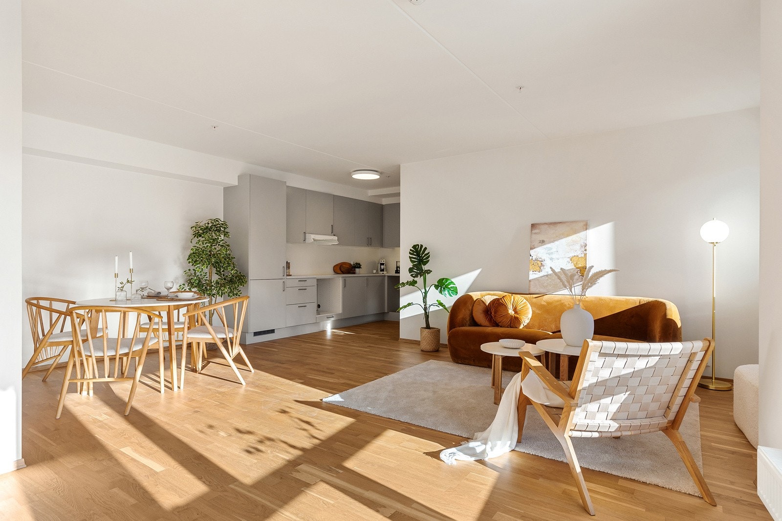 Stuen med god plass til spisestue Galleribilde