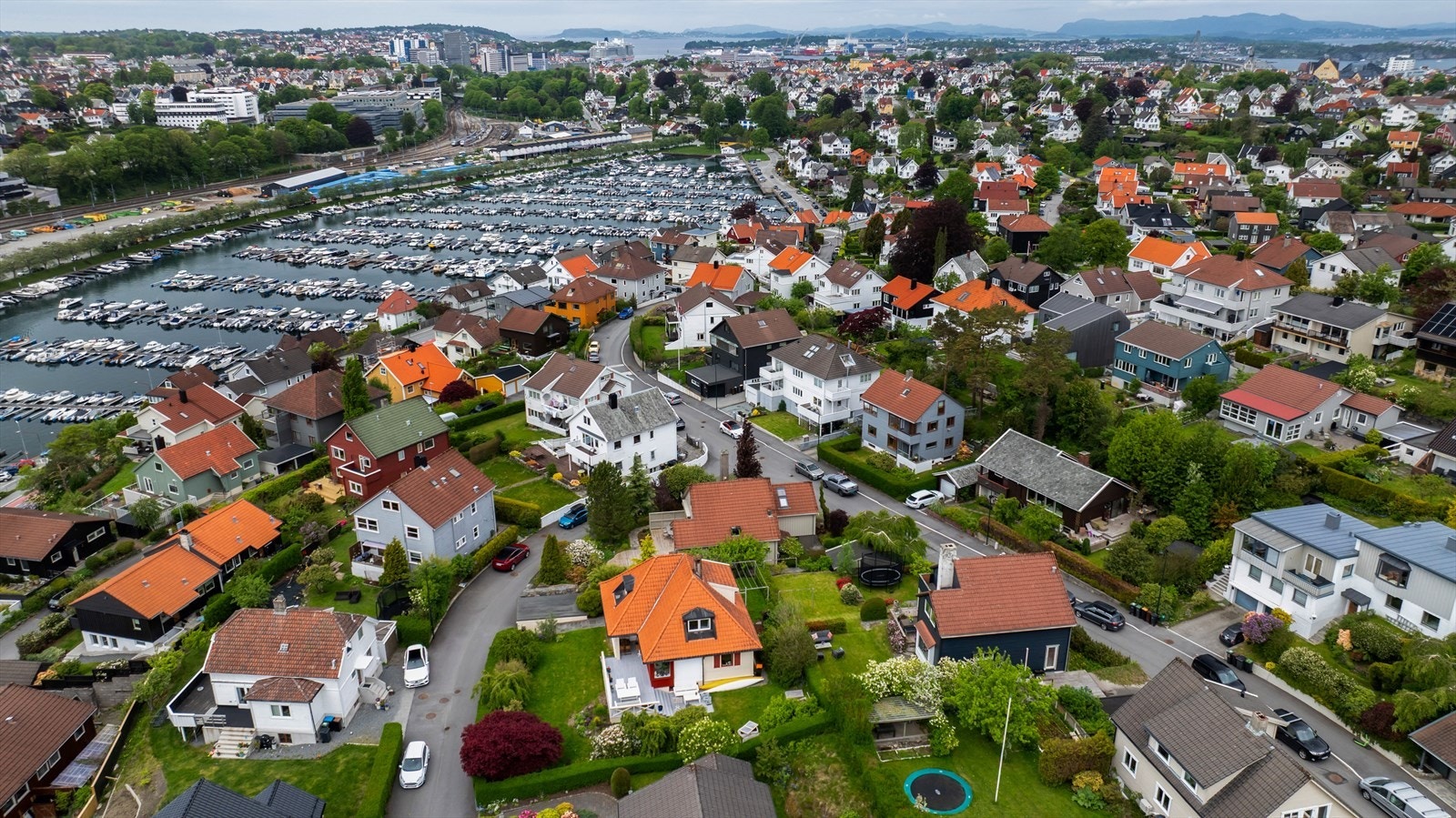 Nærhet til båthavn og maritime omgivelser. Galleribilde