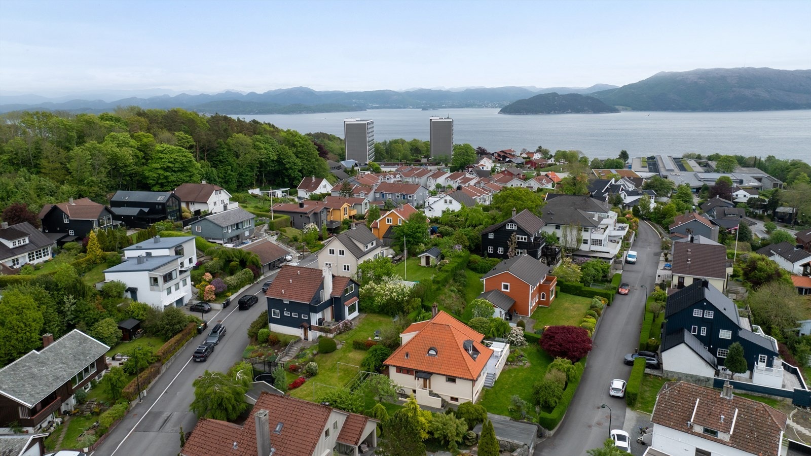 Godalen videregående skole ligger kun en kort spasertur unna. Galleribilde