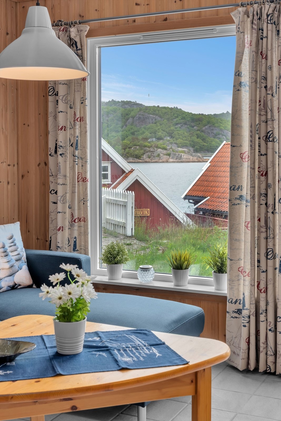 Vinduene i boligen har 2-lags isolerglass og ble skiftet i 2015. Galleribilde