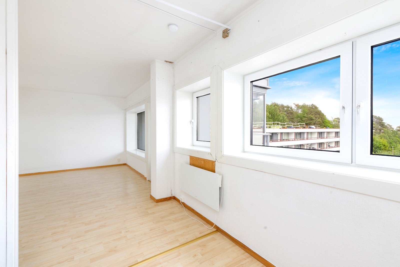 Leiligheten er ferdig ryddet og vasket før visning og vil ikke bli ytterligere ryddet eller vasket før overtagelse. Galleribilde