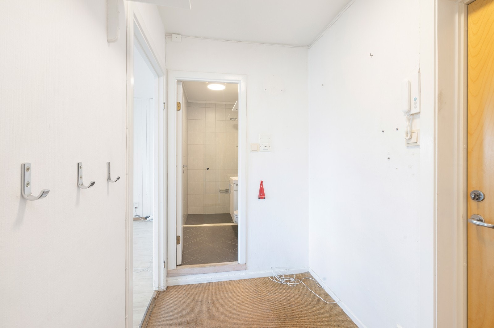 Det er god plass til garderobeløsning i inngangsparti. Galleribilde
