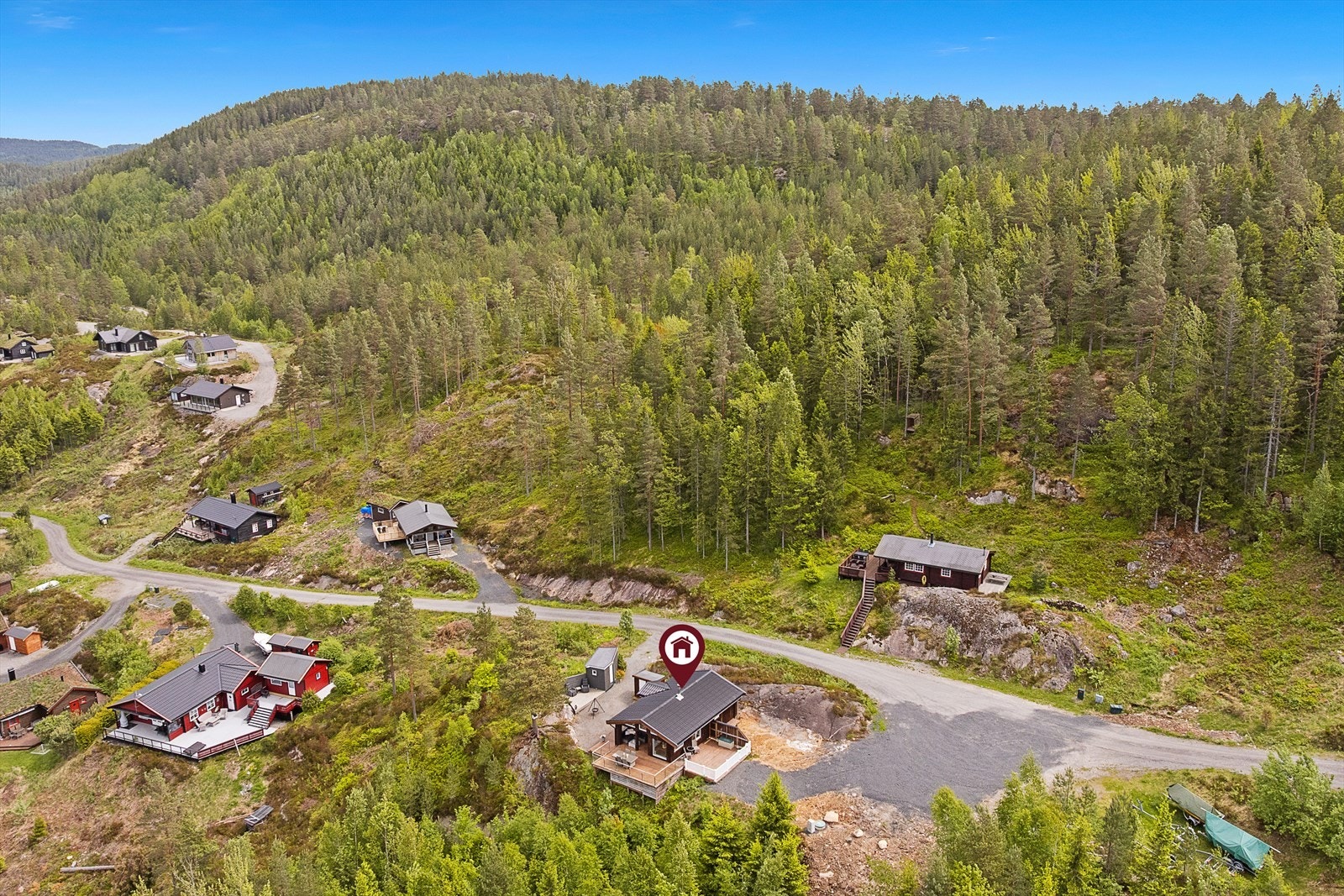 Sørlandsbyene Risør, Tvedestrand og Kragerø ligger kun 50 minutter unna eiendommen. Galleribilde