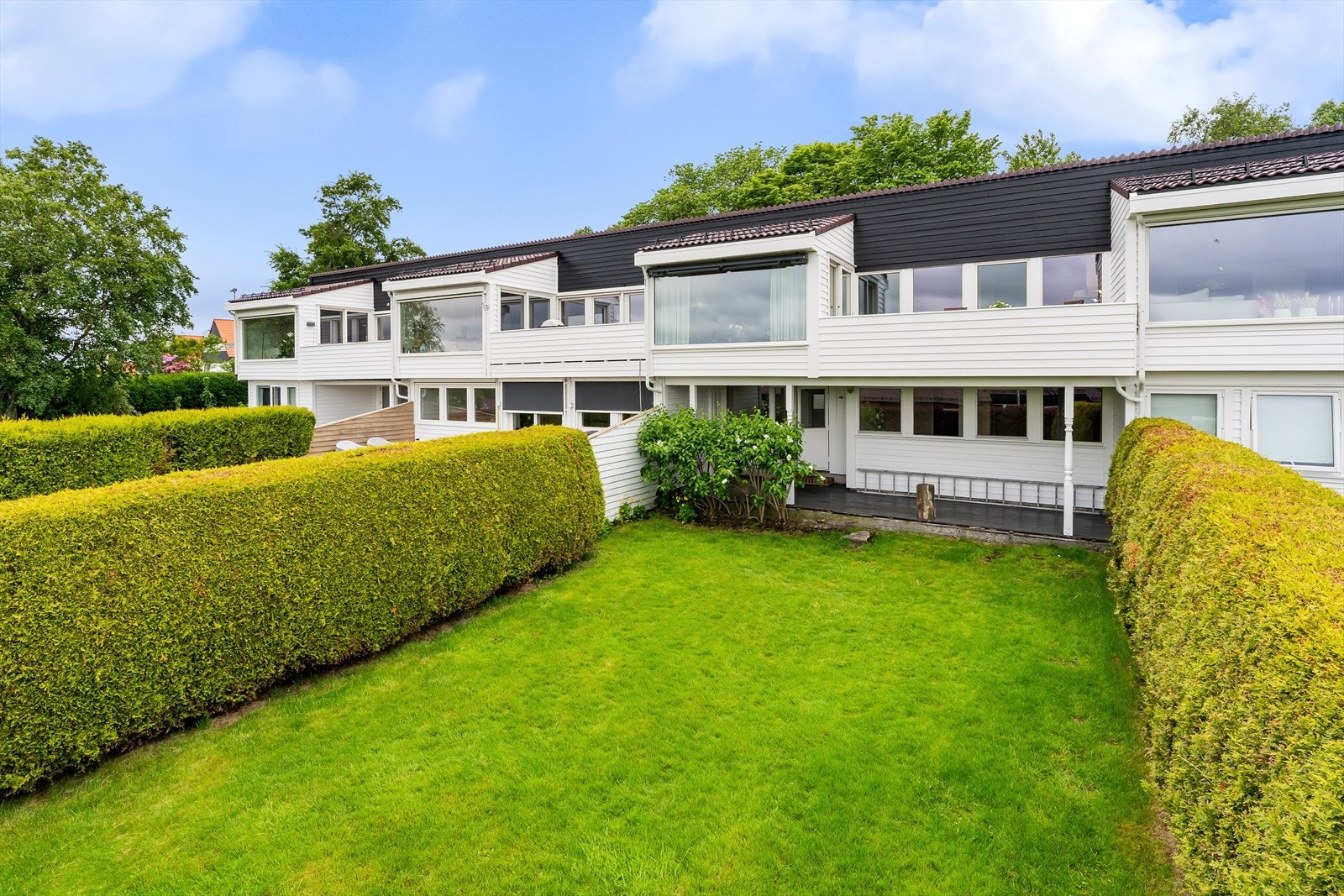 Solvendt uteområde Galleribilde