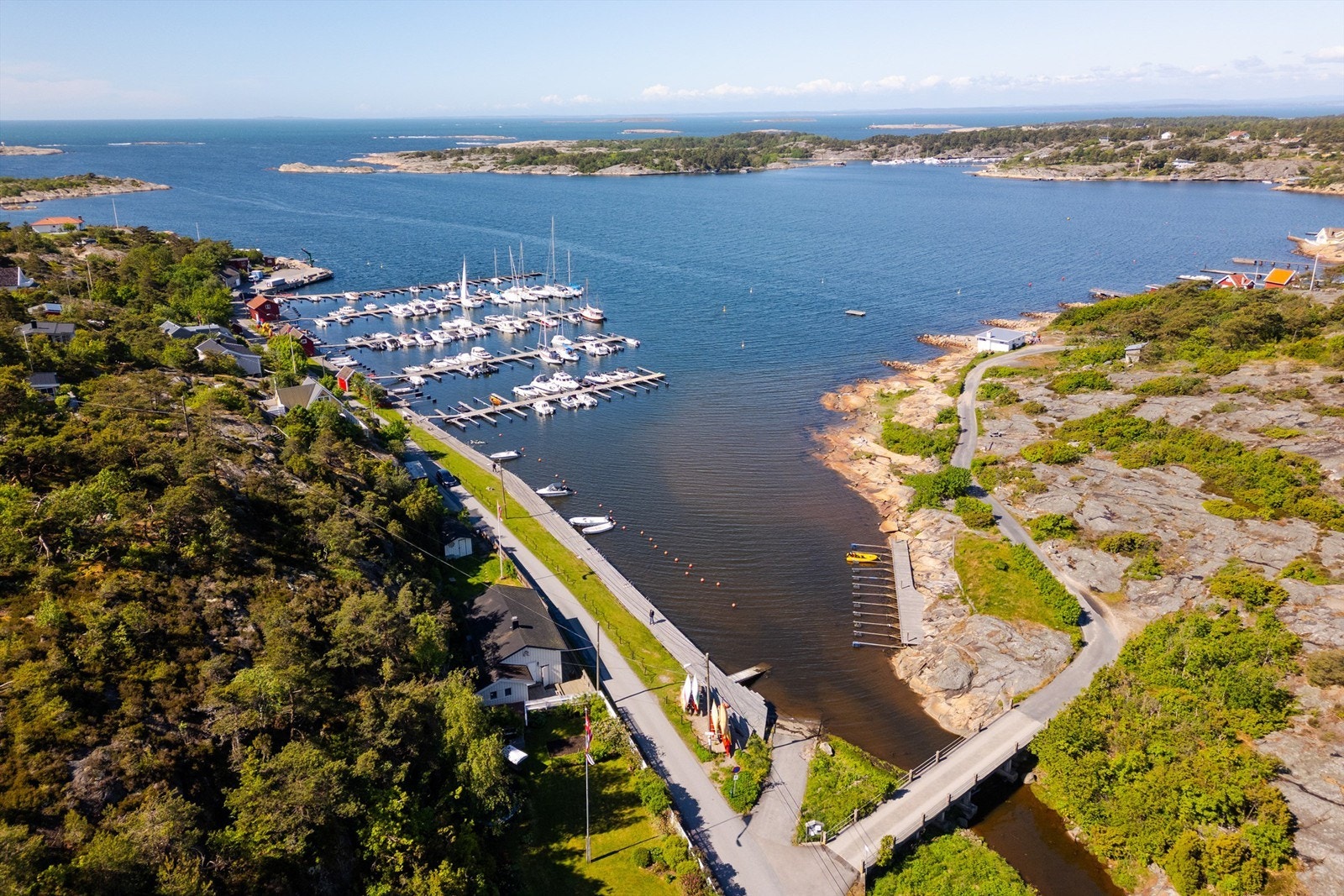 Slevikkilen er et velegnet sted å sjøsette kajakk og et godt utgangspunkt for å utforske den vakre skjærgården. Galleribilde