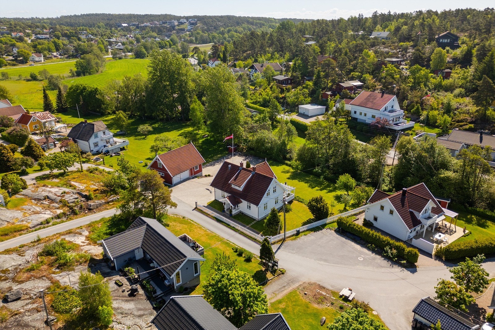 Denne delen av Enghaugen har et fremtredende tunpreg, lite trafikk og et barnevennlig miljø. Galleribilde