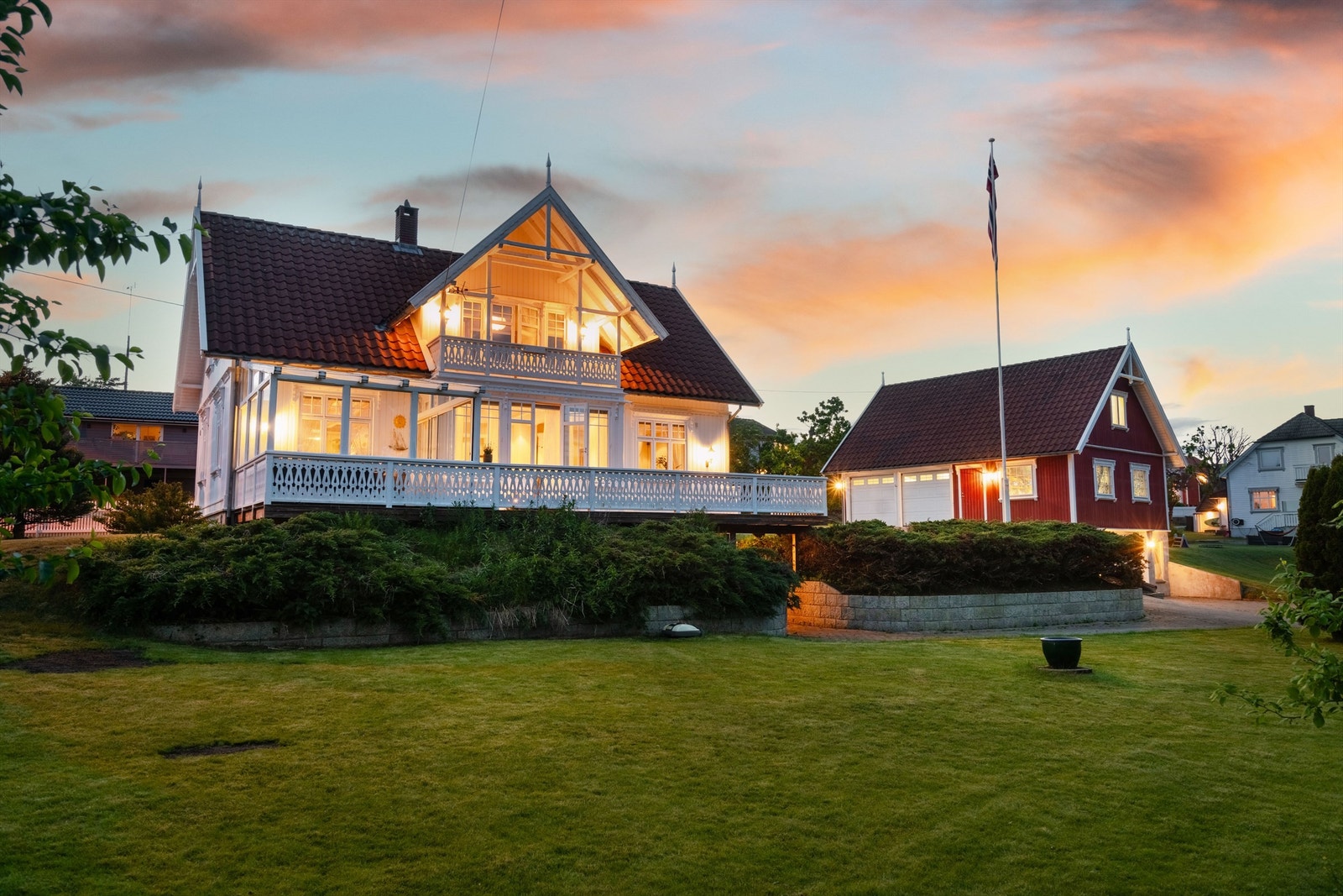 Fra utsiden er det meget enkel adkomst til kjelleren - helt uten trapper. Galleribilde