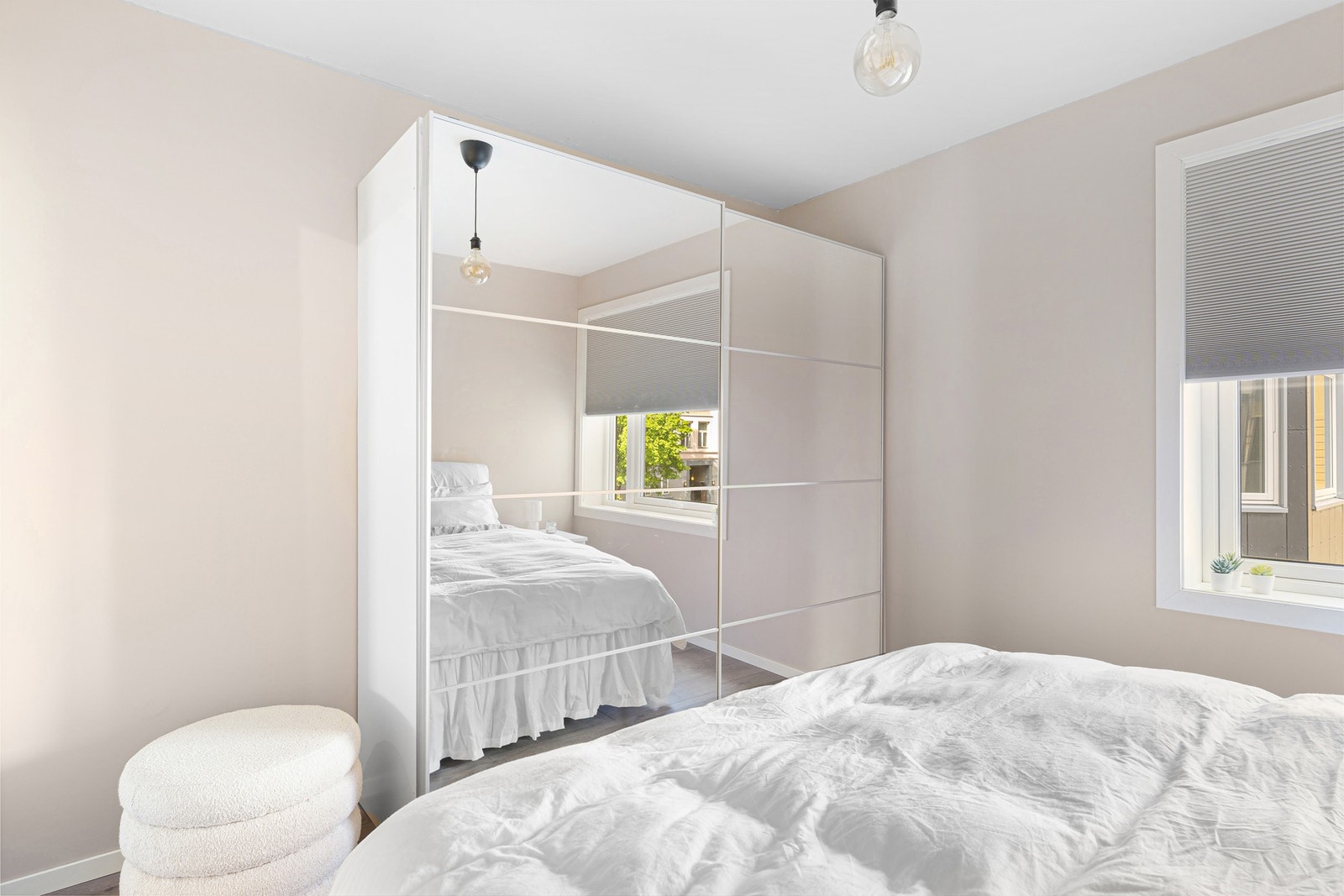 Her er det allerede etablert garderobe som medfølger handelen. Galleribilde