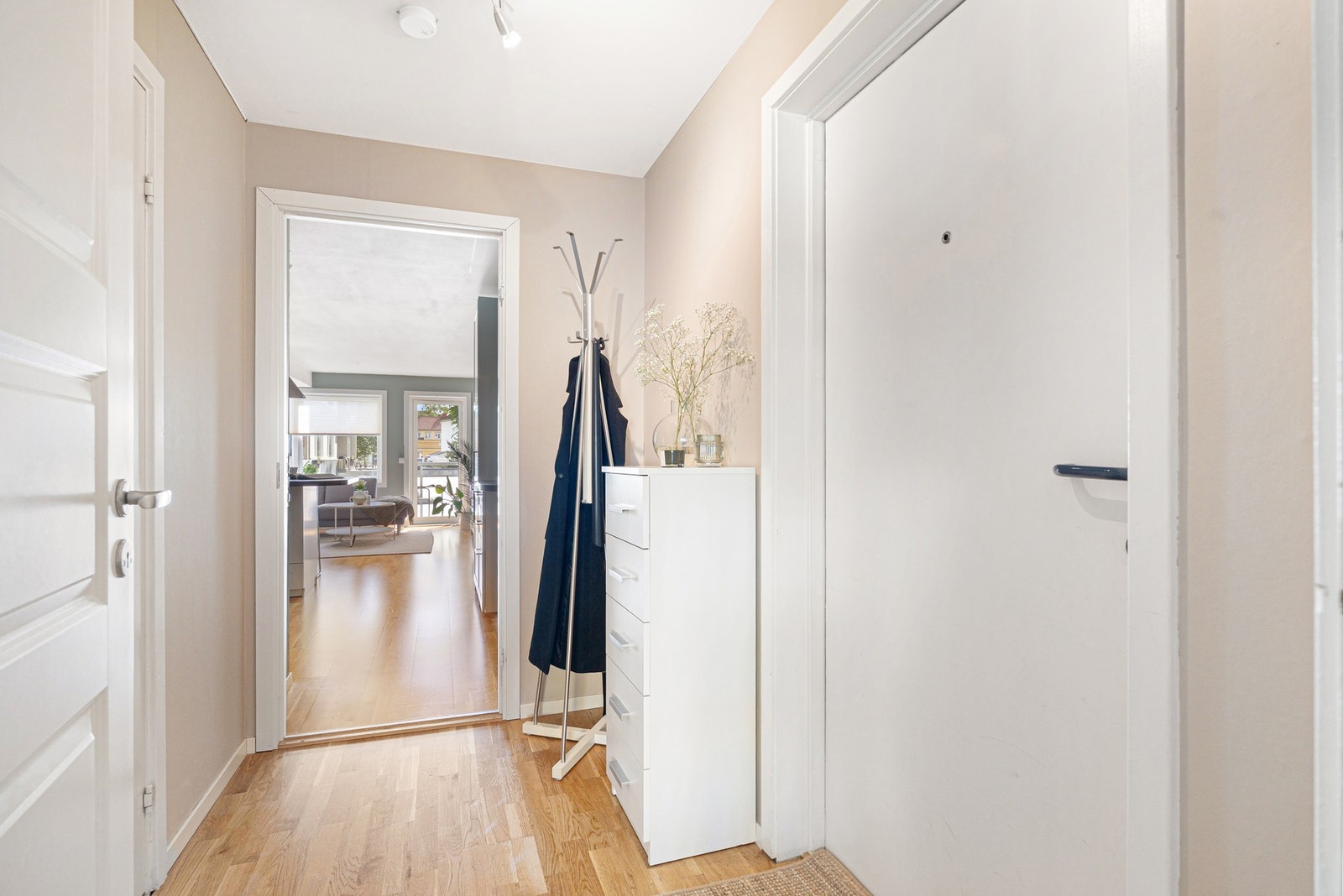 Leiligheten har moderne balansert ventilasjon som sikrer frisk luft og et behagelig inneklima året rundt. Galleribilde