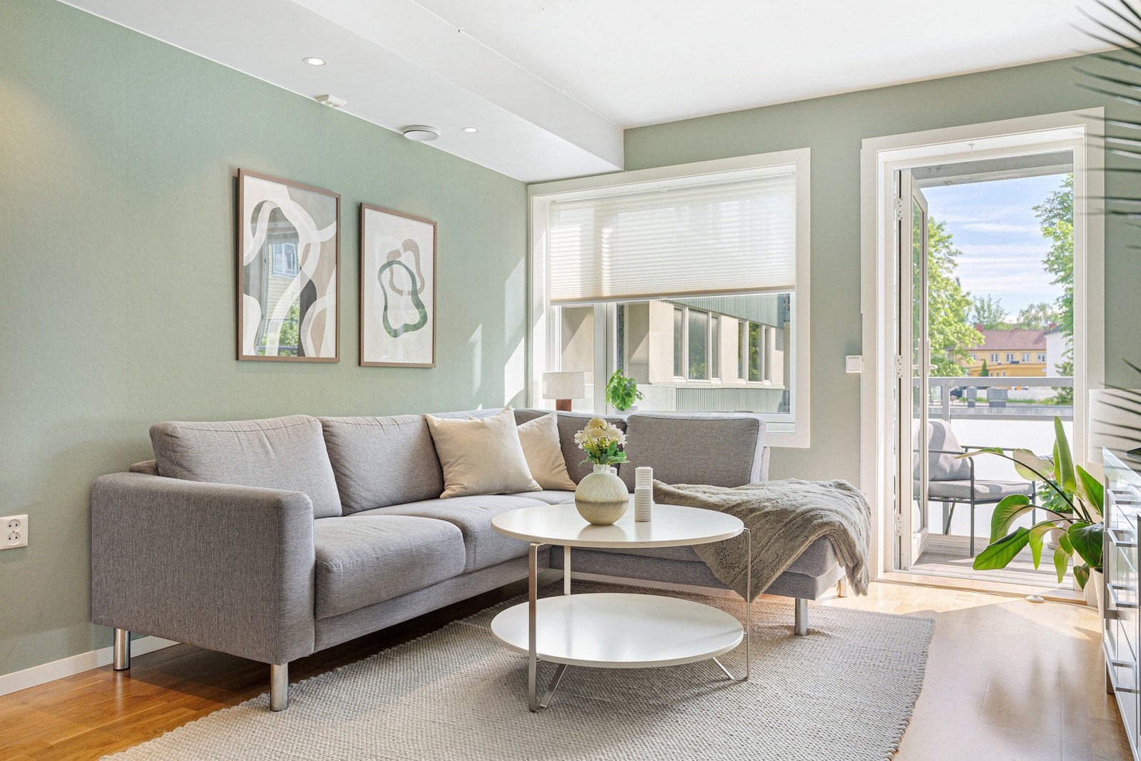 Leiligheten har en god planløsning og består av entré, stue/kjøkken, soverom, bad og balkong. Galleribilde