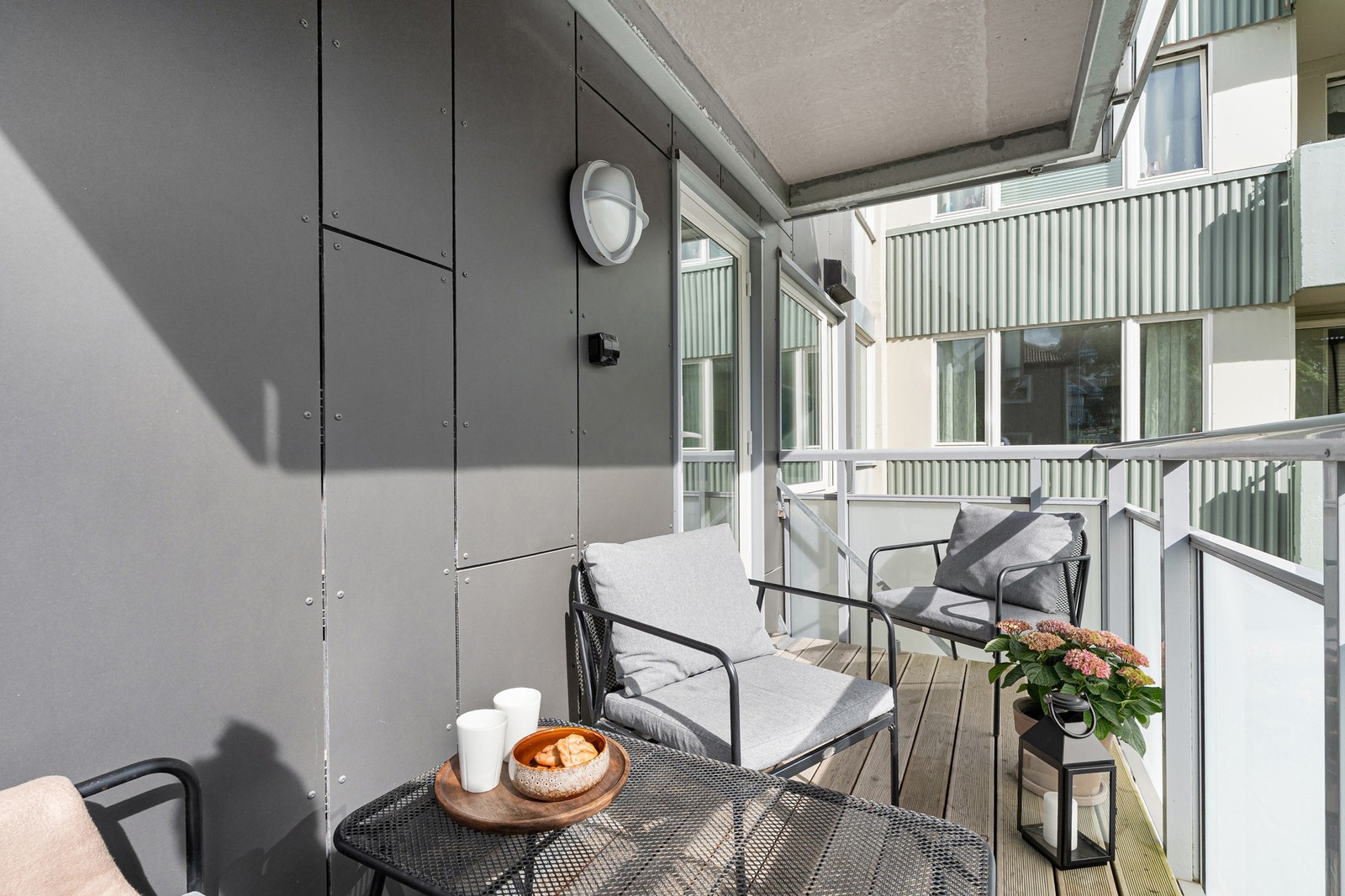 På balkongen er det god plass til ønsket utemøbler. Galleribilde