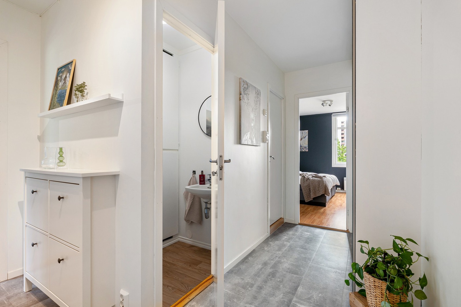 Praktisk adskilt toalettrom like ved entré. Galleribilde