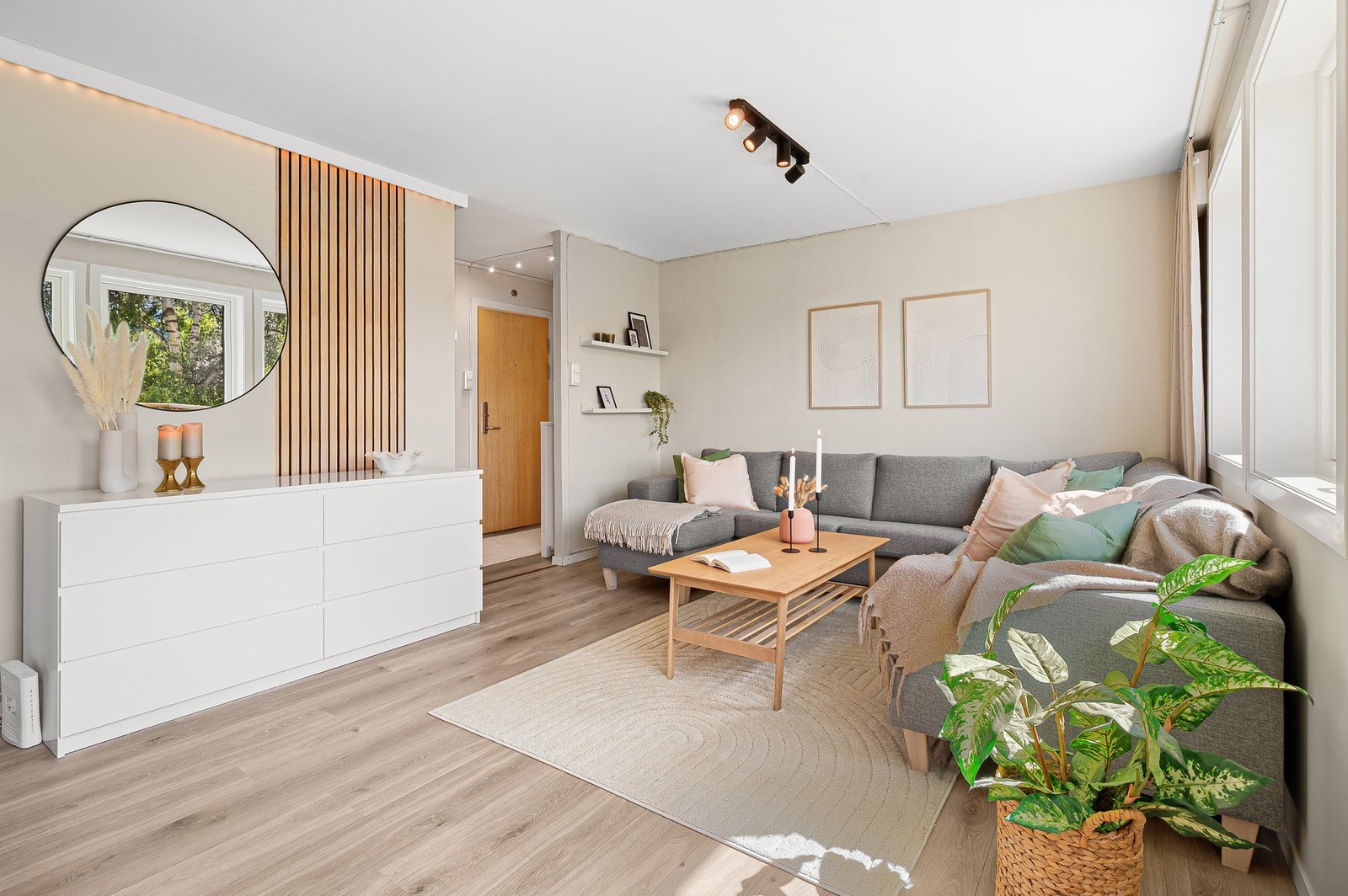 Leiligheten har en romslig stue på 18,9 m² som gjør det enkelt å møblere. Galleribilde