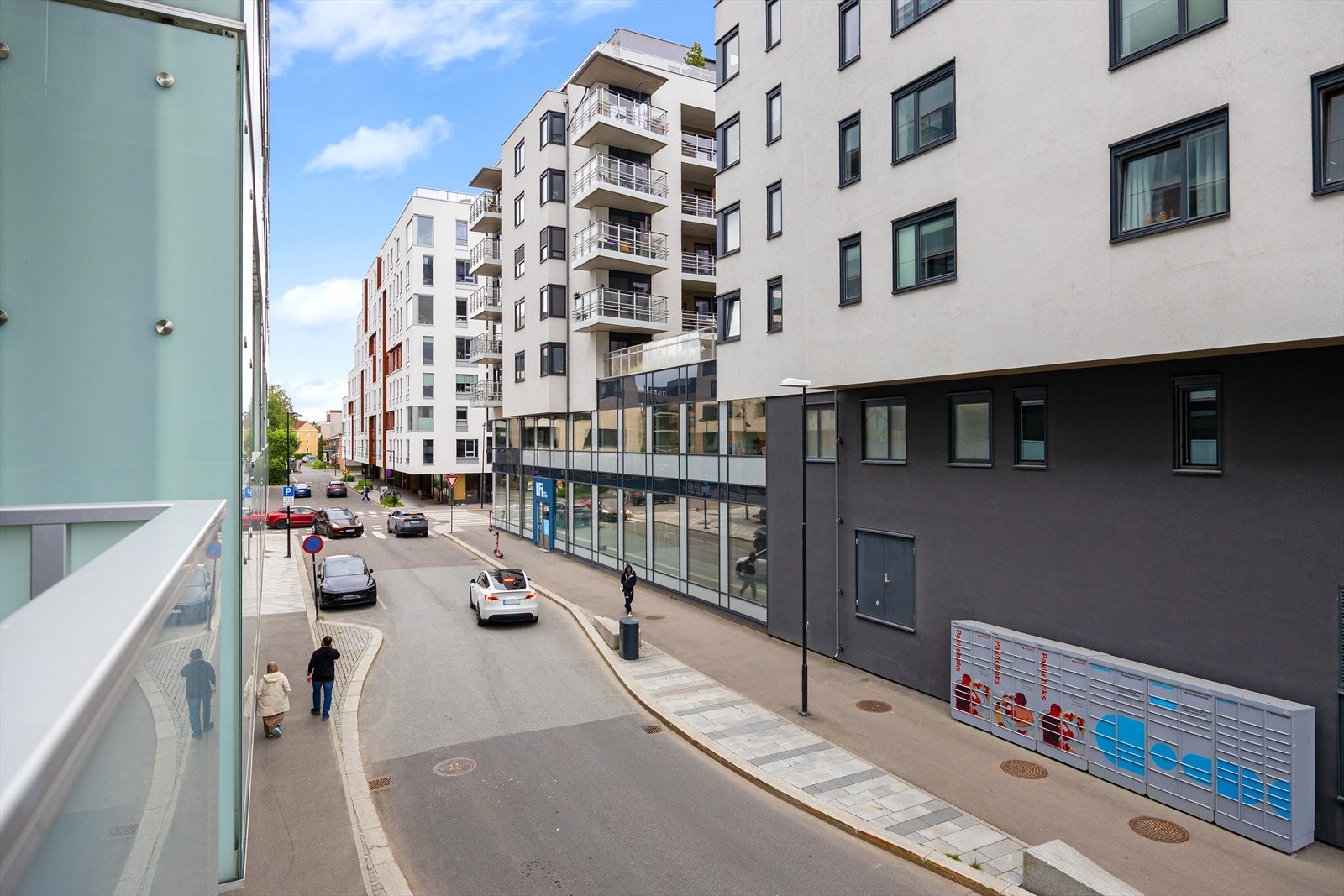 Her bor du svært sentralt i Lillestrøm, med umiddelbar nærhet til butikker, serveringssteder, kollektivtransport og øvrige servicetilbud. Galleribilde