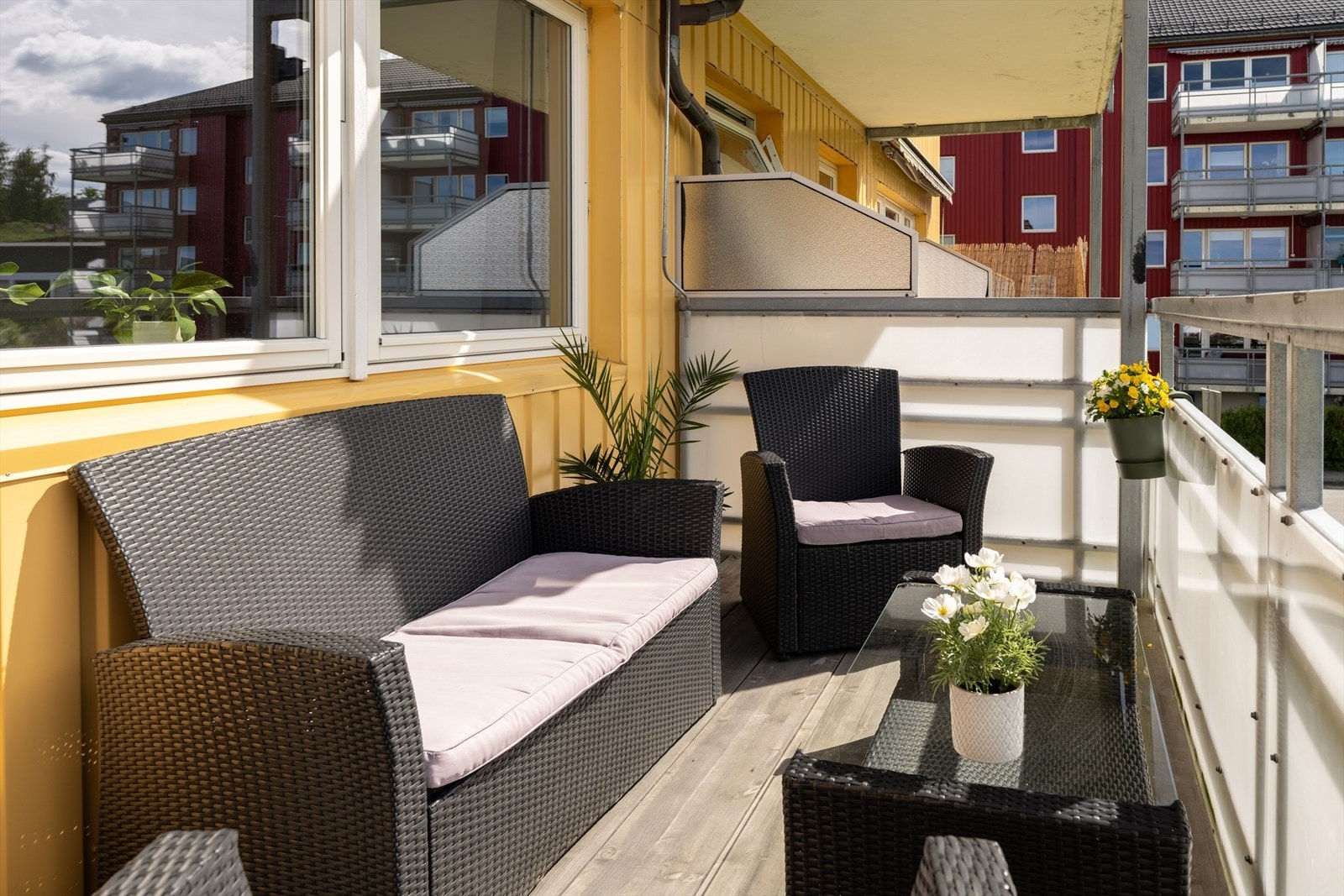 Balkongen er målt til 7m² og byr på gode møbleringsmuligheter. Galleribilde