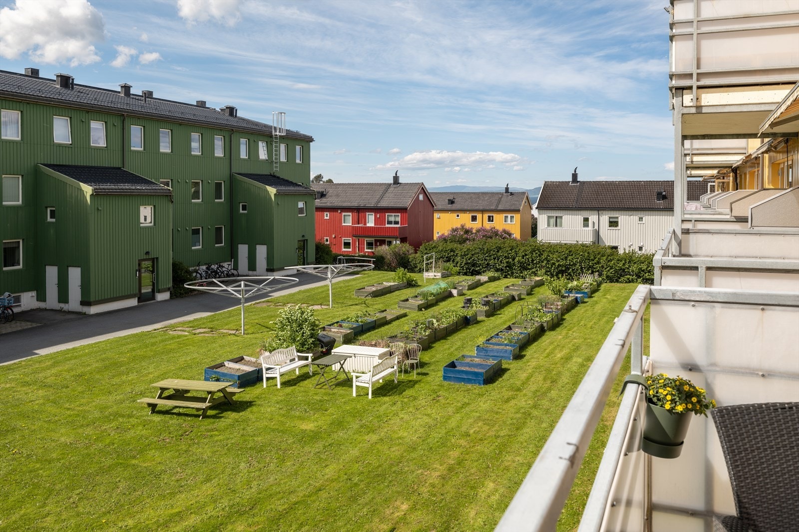 Videre vender balkongen ut mot rolige fellesområder. Galleribilde