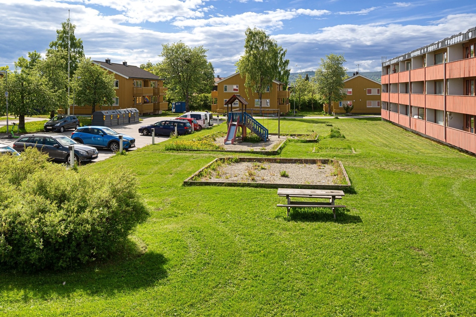 Felles uteområder i borettslaget. Galleribilde