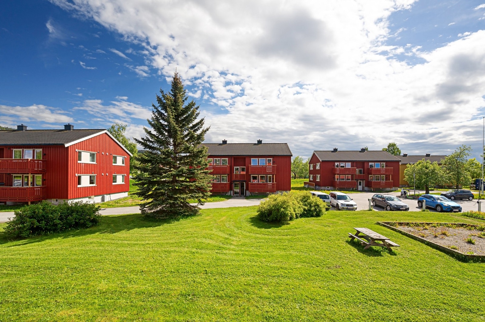 Fine felles grøntområder rett utenfor inngangsdøren. Galleribilde