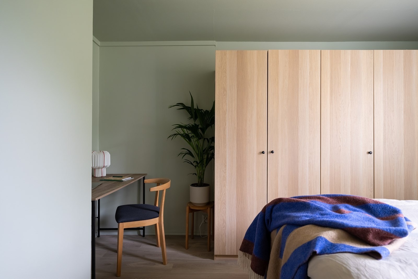 Her er det rikelig med plass til garderobeskap Galleribilde