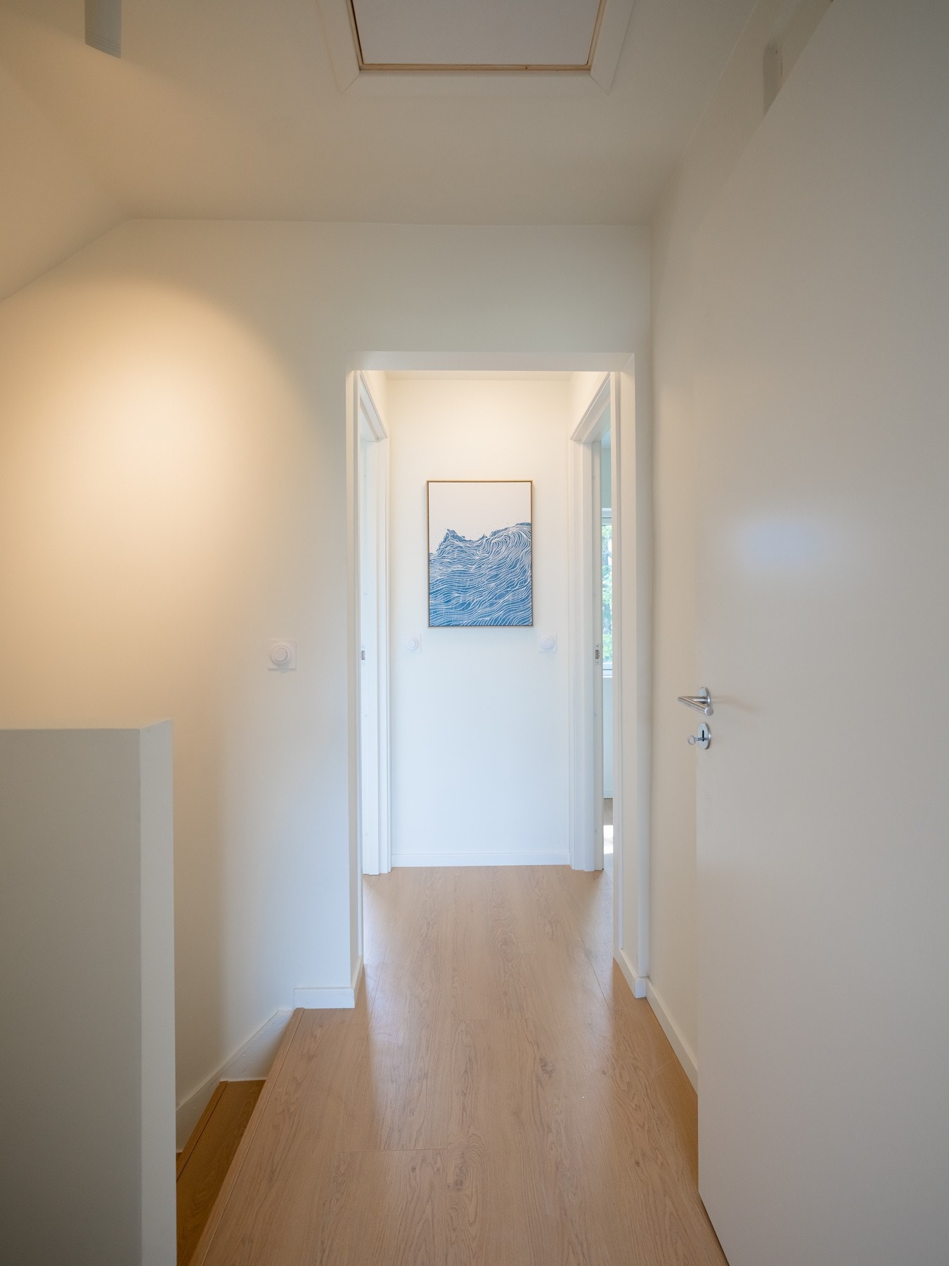 Boligen har tre soverom som alle ligger praktisk plassert i 2.etasje. Galleribilde