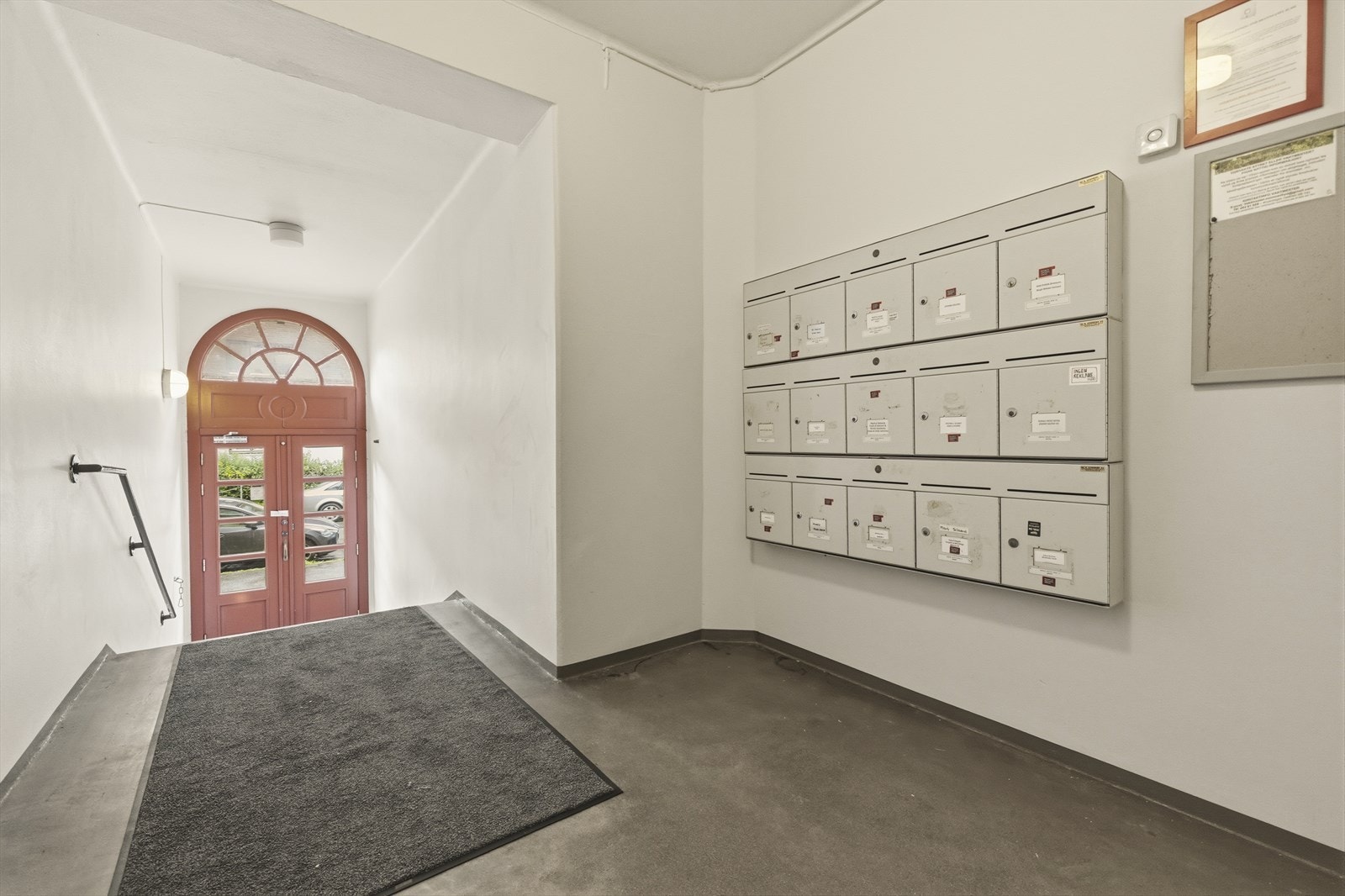 Beboere i aksjelaget har tilgang til felles sykkelbod, barnevognparkering, fellesvaskeri og felles trimrom. Galleribilde