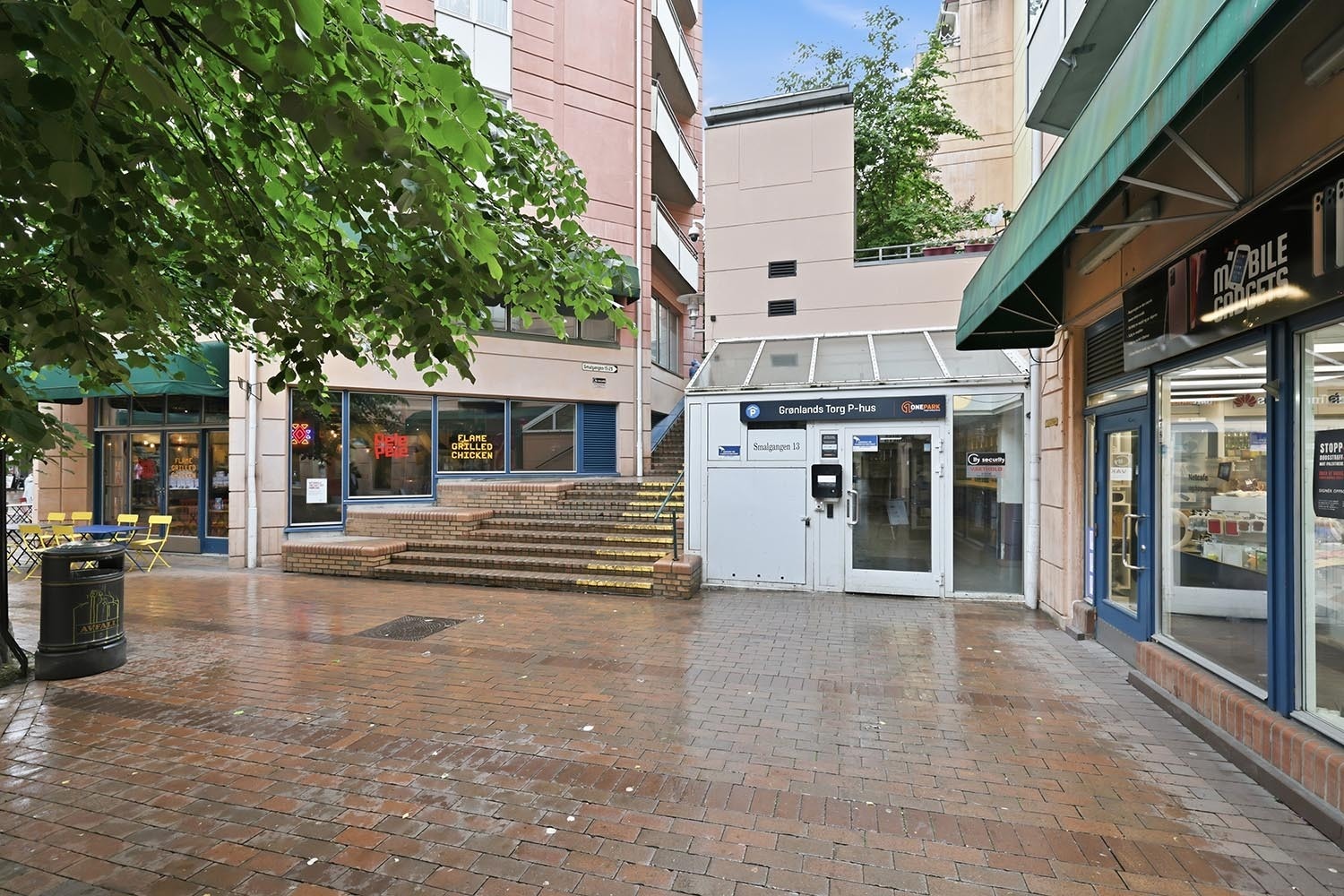 Inngangsparti til sameie/parkeringshus Galleribilde