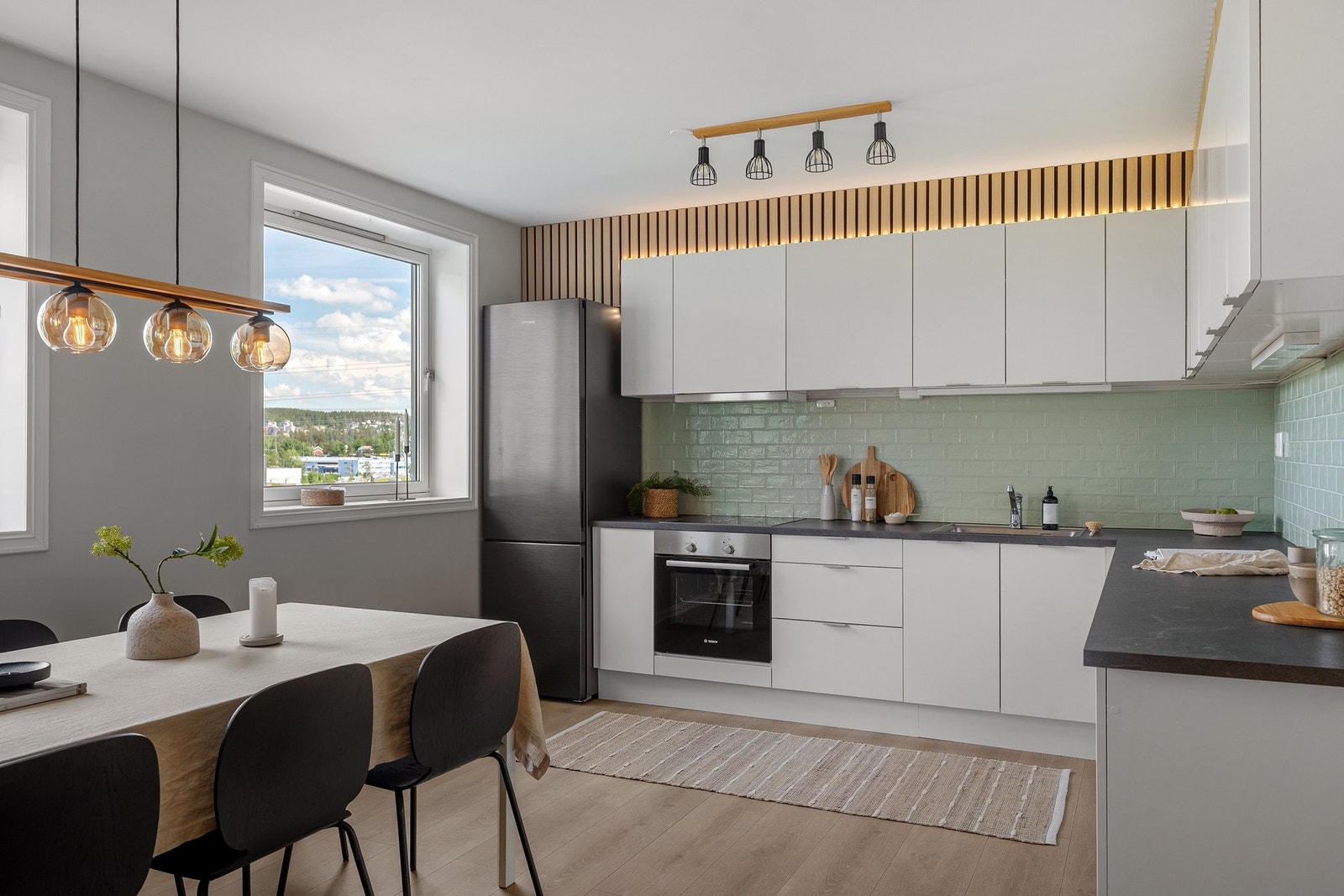 Moderne HTH-kjøkkeninnredning. Galleribilde