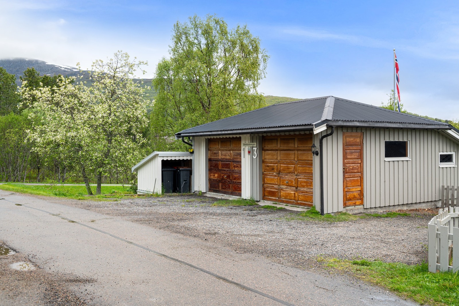 Garasje fra ca år 2000 Galleribilde