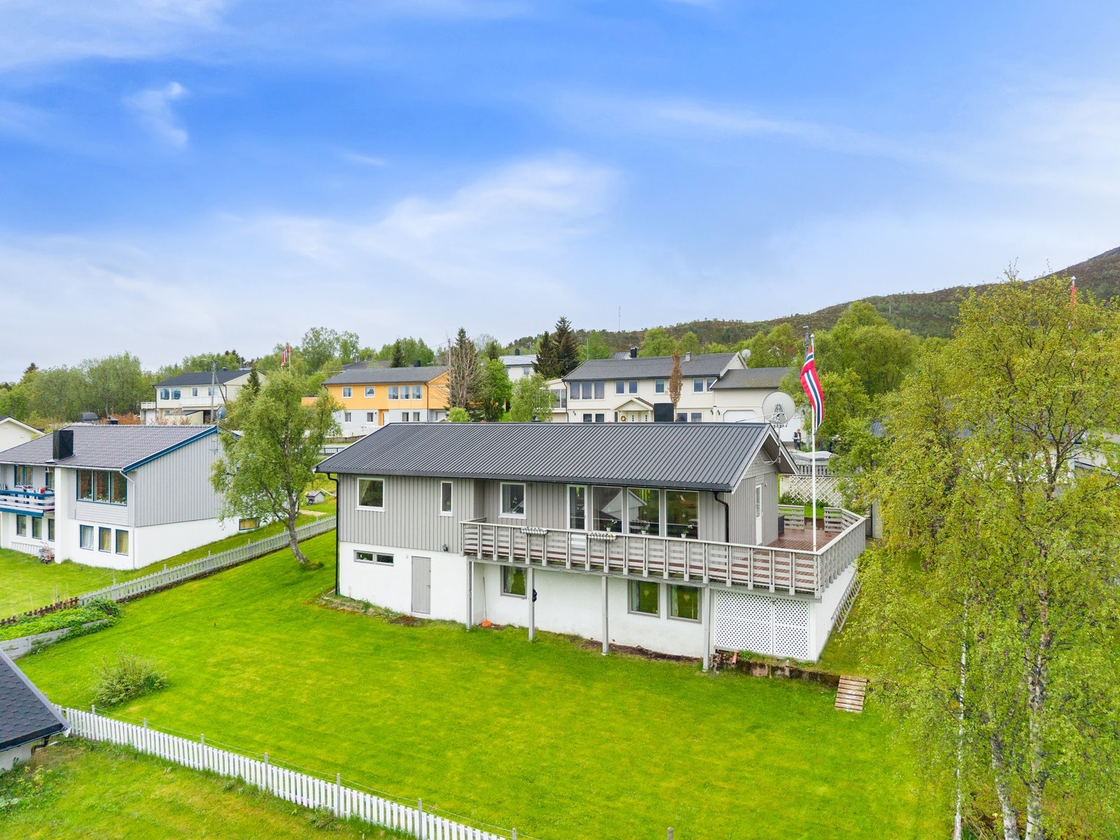 Velkommen inn til innholdsrik enebolig på flotte Sandtorg! Galleribilde