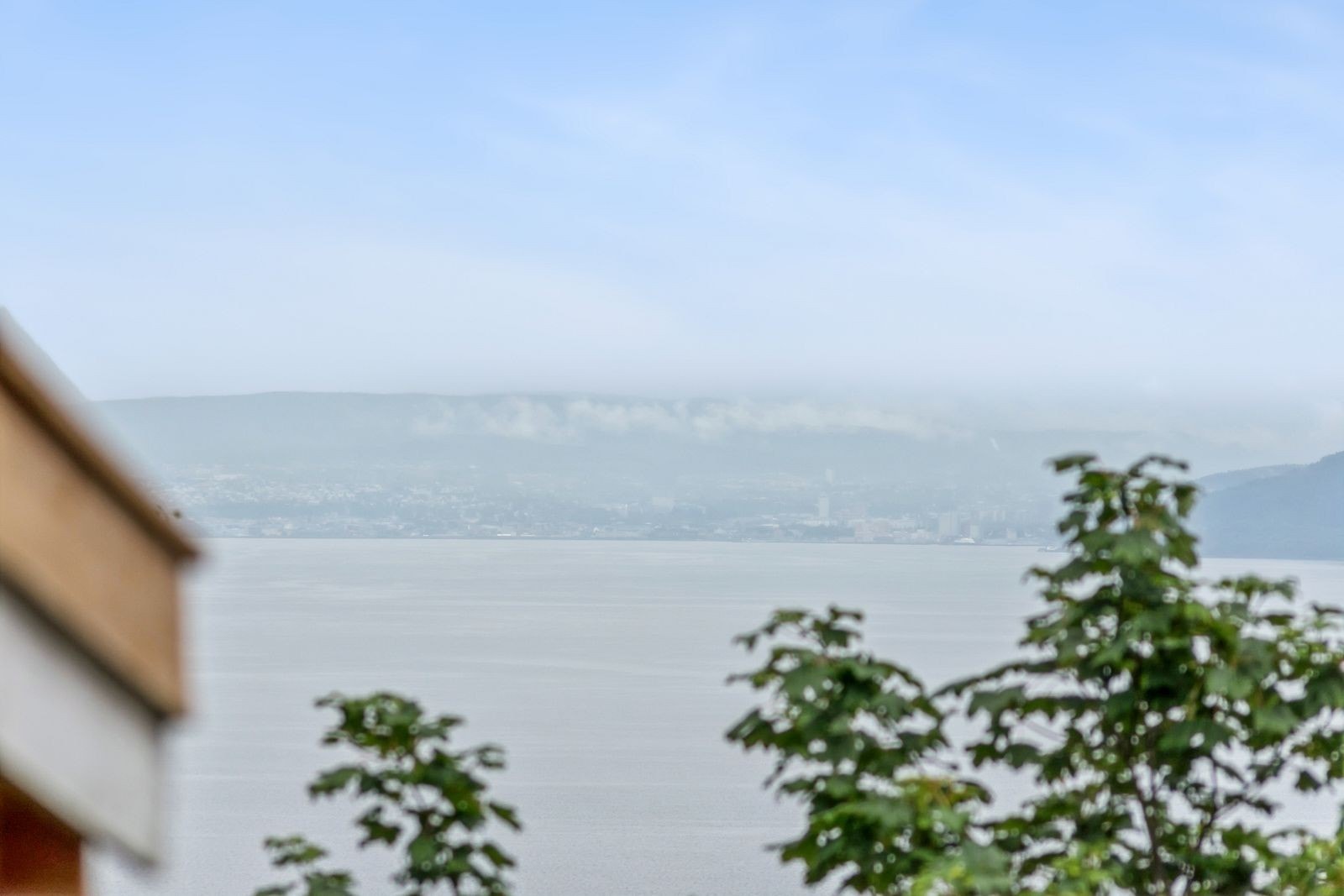 Utsikten over Trondheimsfjorden skaper en rolig og harmonisk atmosfære som kan nytes året rundt. Galleribilde