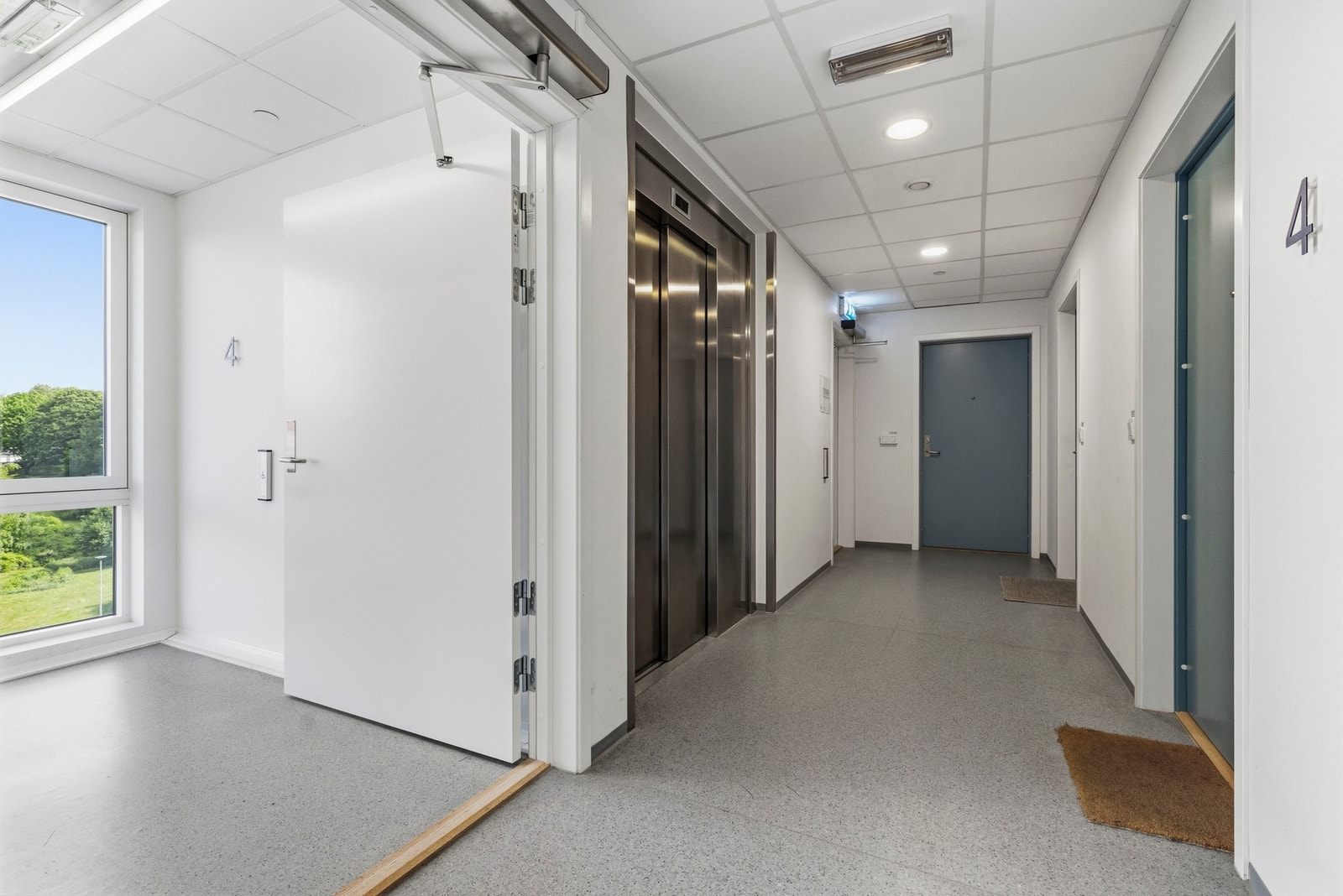 Leiligheten ligger i 3 etasje med heisadkomst Galleribilde