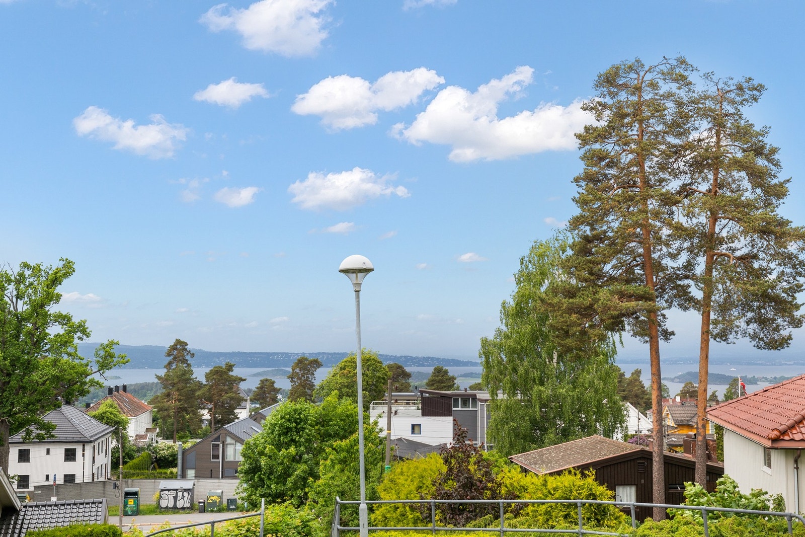 Hyggelig utsyn over nærområdet og Bunnefjorden Galleribilde