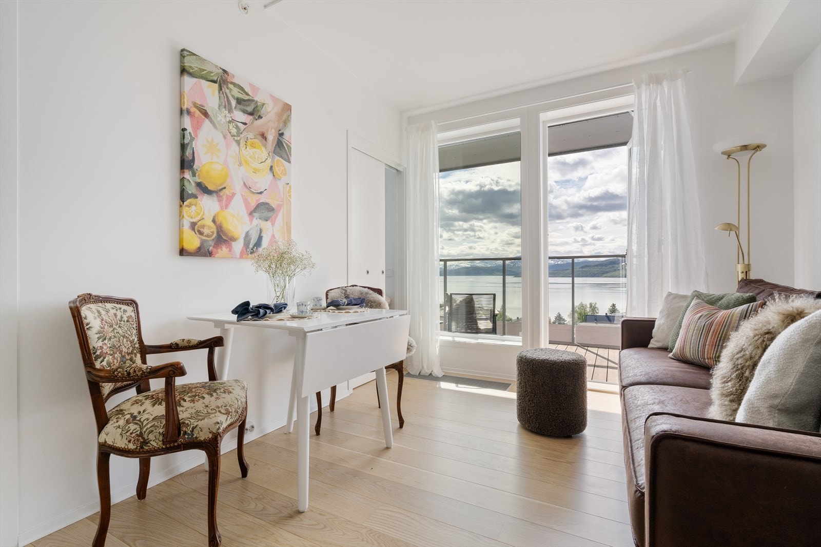 Velkommen til denne flotte leiligheten i Ringveien 49, presentert av Nordvik Finnsnes! Galleribilde