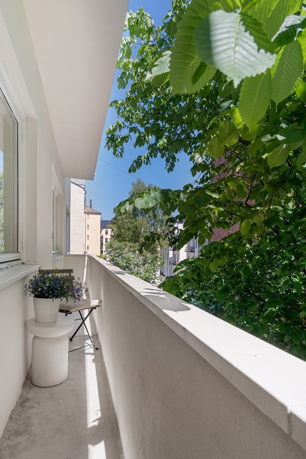 Fra soverommet er det utgang til en brannbalkong som er vendt mot rolig bakgård. Galleribilde