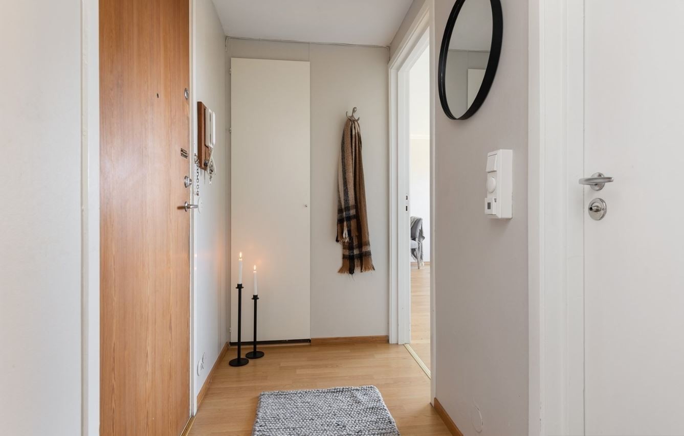 Gang med innebygd skap. Galleribilde