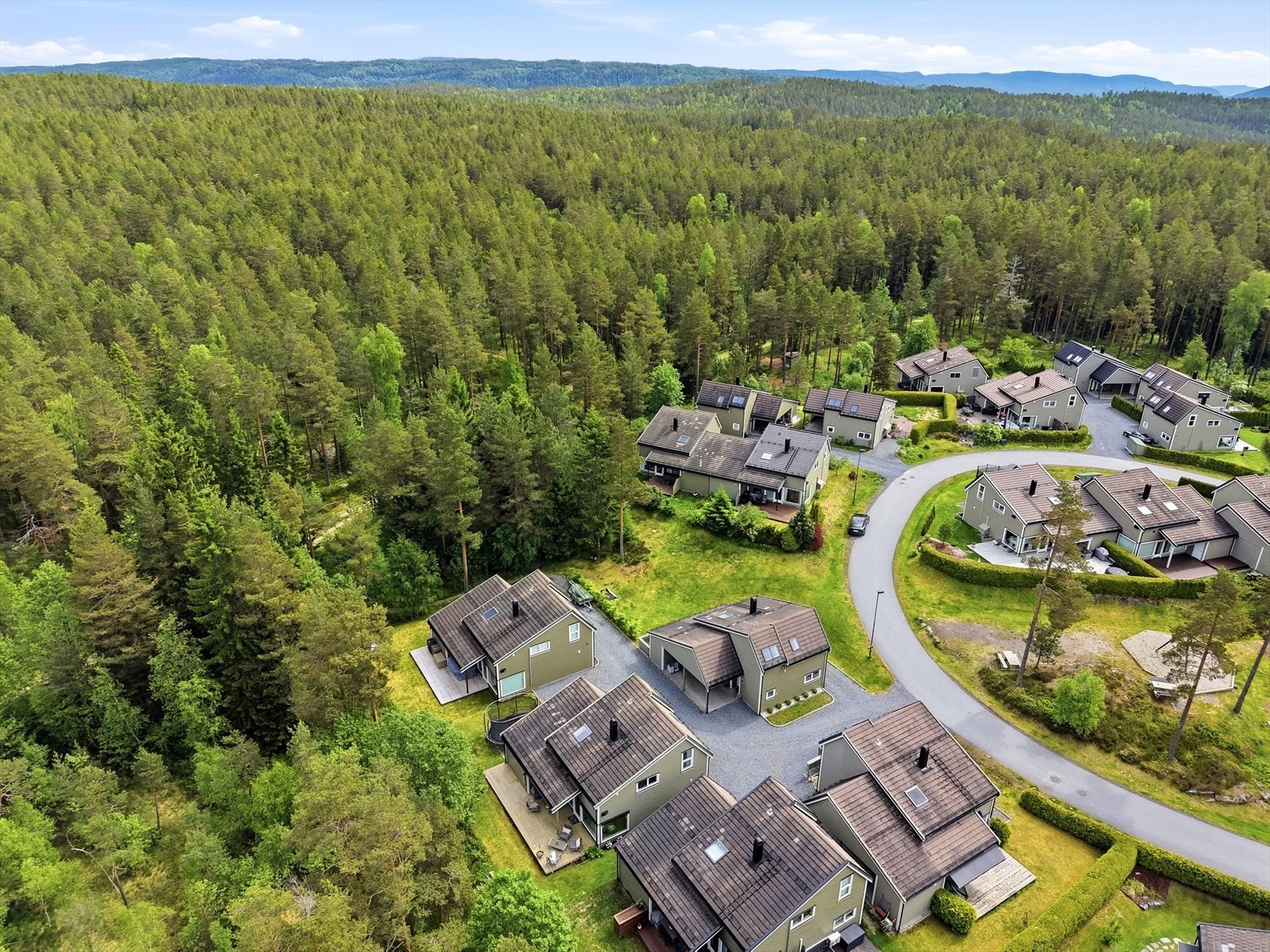 Sameiet Blåbærtoppen består av 31 boligseksjoner og har en felles lekeplass. Galleribilde
