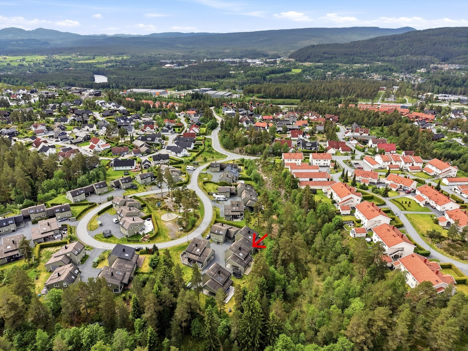 Et veletablert og barnevennlig boligområde med lite gjennomgangstrafikk. Galleribilde
