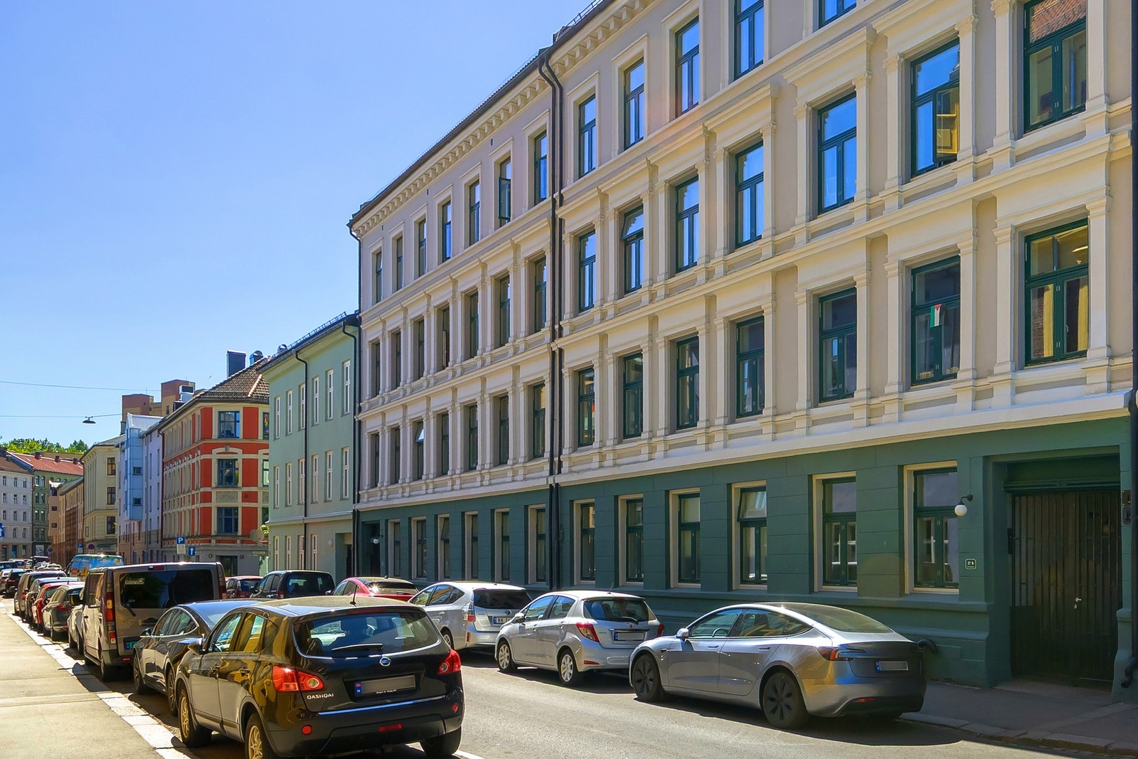 Beliggende i øverste etasje i enveiskjørt gate. Galleribilde